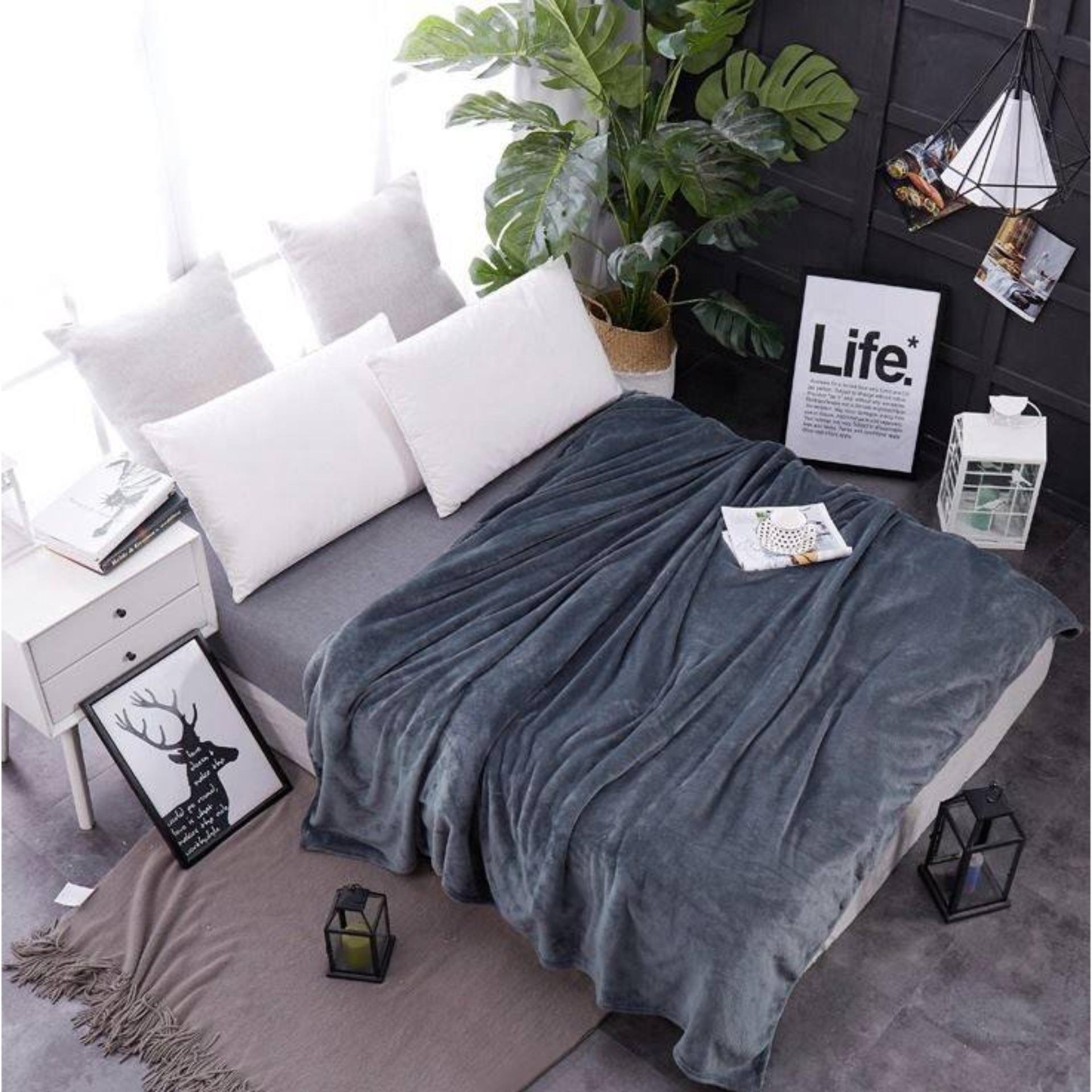 Cherry Noir Muse Quilted Blanket NCU0LDH268