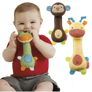 สินค้า Mgshop ตุ๊กตาจับเขย่าแล้วจะมีเสียงกรุ๊งกริ๊ง บีบมีเสียงช่วยเสริมสร้าง และกระตุ้นพัฒนาการ ( Safari Sq Me Rattle Toy )