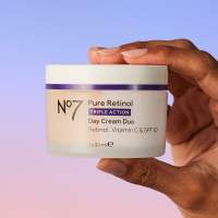 No7 Pure Retinol Triple Action Day Cream Duo RetinolVitamin C & SPF 30 2X50 ML. นัมเบอร์เซเว่น เพียว เรตินอล ทริปเปิ้ล แอคชั่น เดย์ ครีม ดูโอ้ เรตินอล วิตามินซี แอนด์ เอสพีเอฟ 30 2X50 มล.