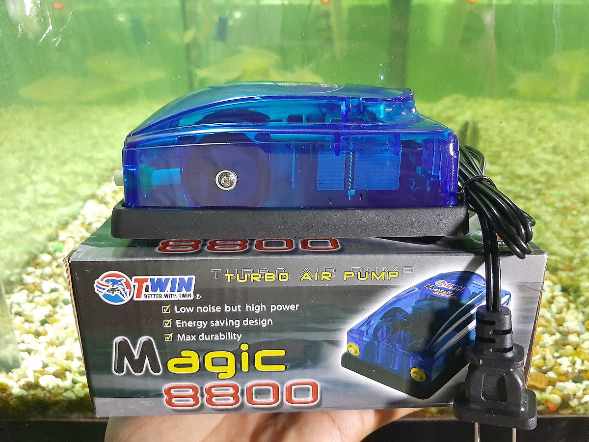 ปั๊มออกซิเจน ปั๊มลมตู้ปลา 2 ทาง Twin Magic 8800 (TURBO AIR PUMP) : ปรับความแรง 2 ระดับ, เสียงรบกวนต่ำ(เงียบ) พลังสูง(ลมแรง), ประหยัดไฟ กำลังไฟฟ้า 5W, ทนทาน