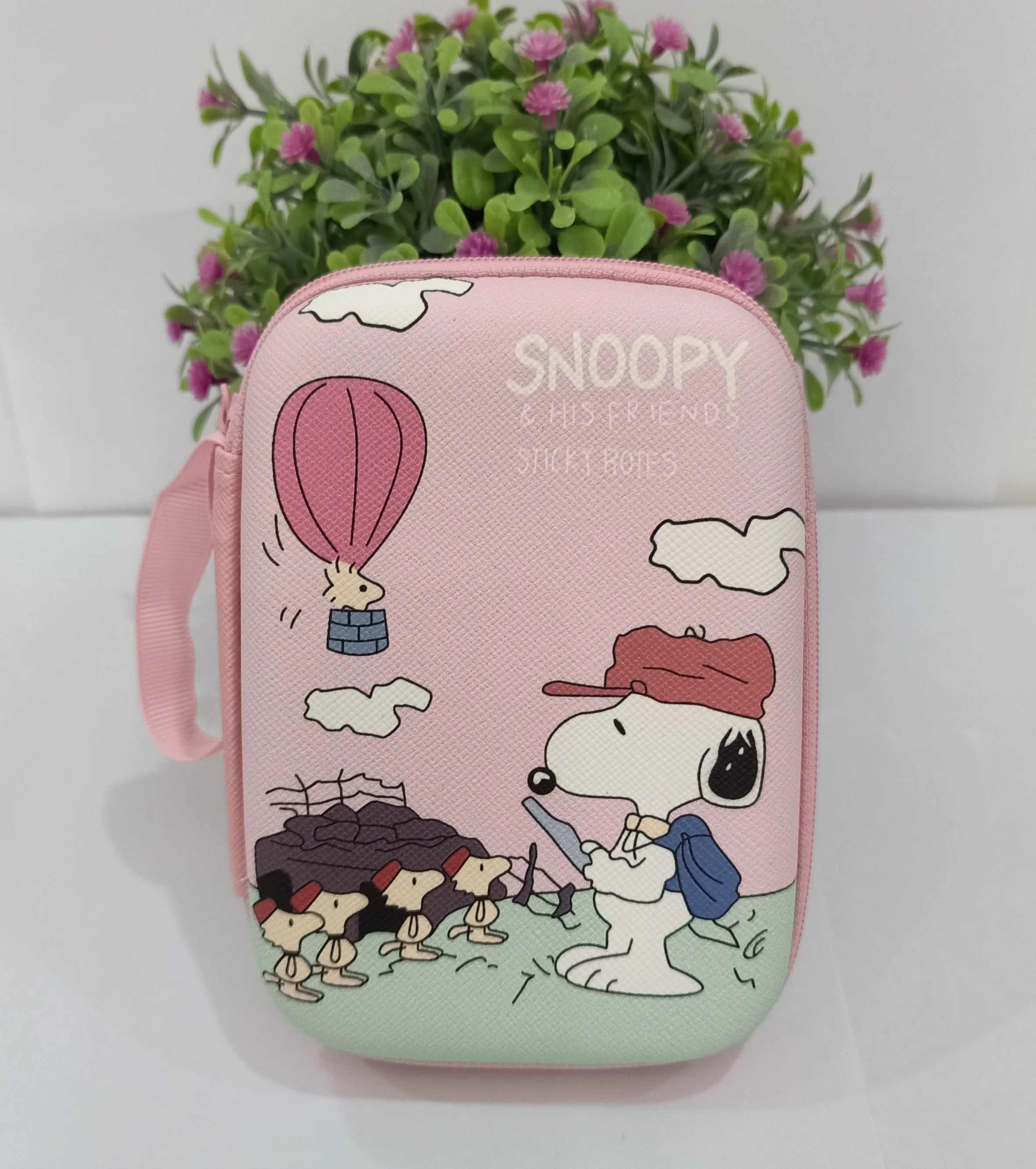 กล่องเก็บหูฟัง เก็บสายชาร์จ สามารถใส่หัวปลั๊กได้ ลายการ์ตูนSnoopy สีชมพู Size Lขนาด 14x10x4 cm