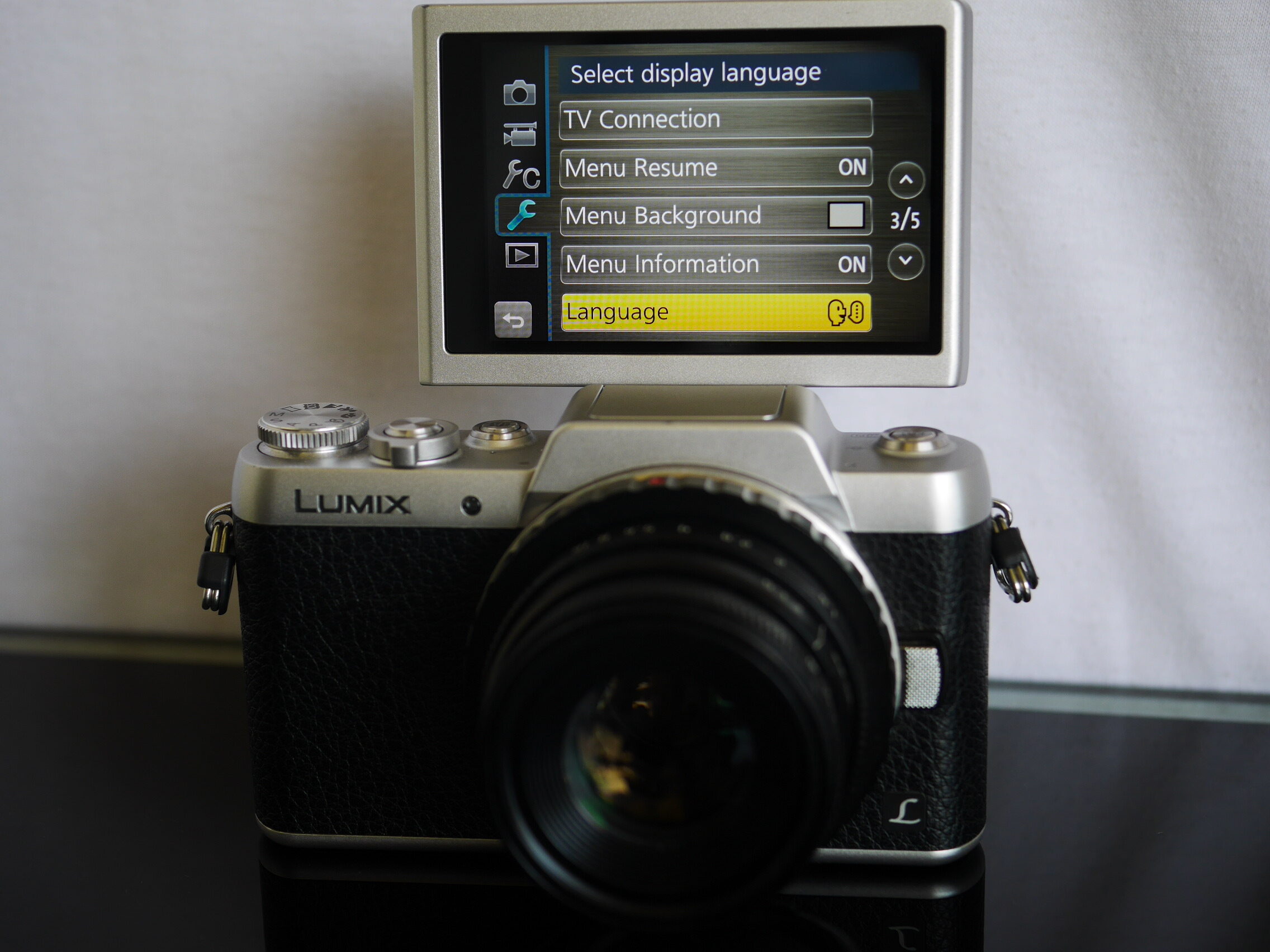Panasonic DMC-GF7 camera Black Silver with MF lens, GF7