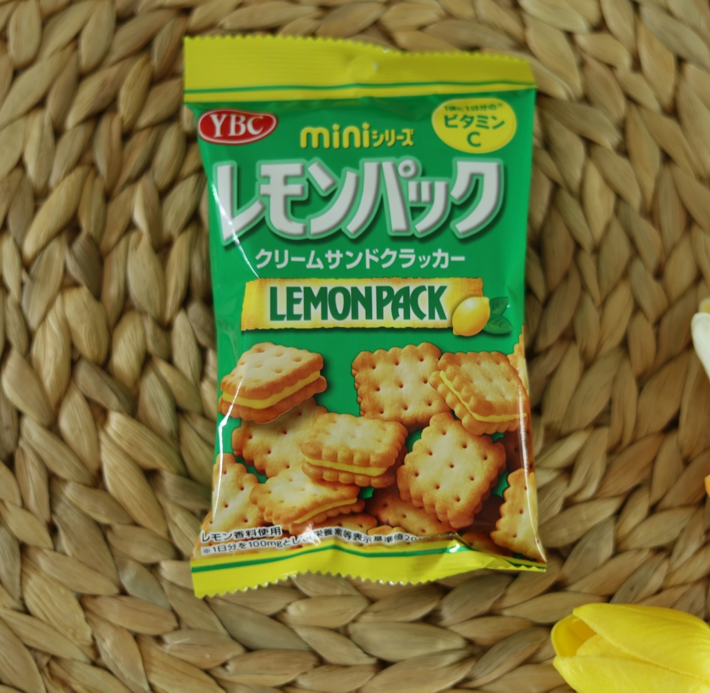 YBC Mini lemon sandwich cracker มินิ แครกเกอร์สอดไส้ครีมเลมอน ขนาด 50 g