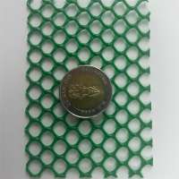 ตาข่ายพลาสติก (6เหลี่ยม) ตะแกรงพลาสติก ข่ายพลาสติก pvc รั้วพลาสติก สูง 90 เซนติเมตร สีเขียว/สีดำ แบบรังผึ้ง ใช้ล้อมรั้ว รองหินจัดสวน กันงู ตาข่ายกรงไก่ ที่กั้นล้อมรั้ว กั้นแมว