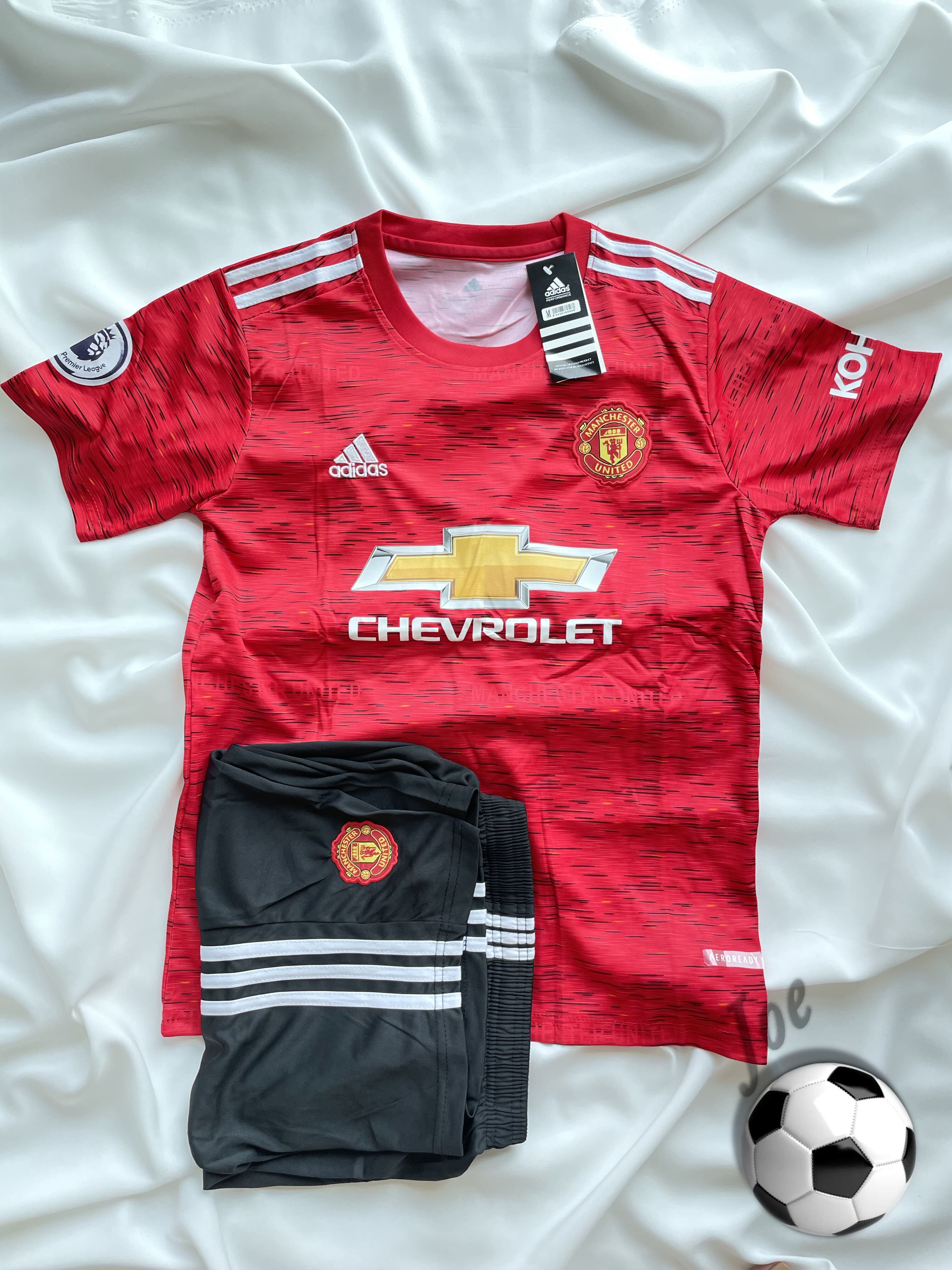 ชุดบอล Manchester United เสื้อบอลและกางเกงบอลผู้ชายลีกยุโรป ปี 2020-2021