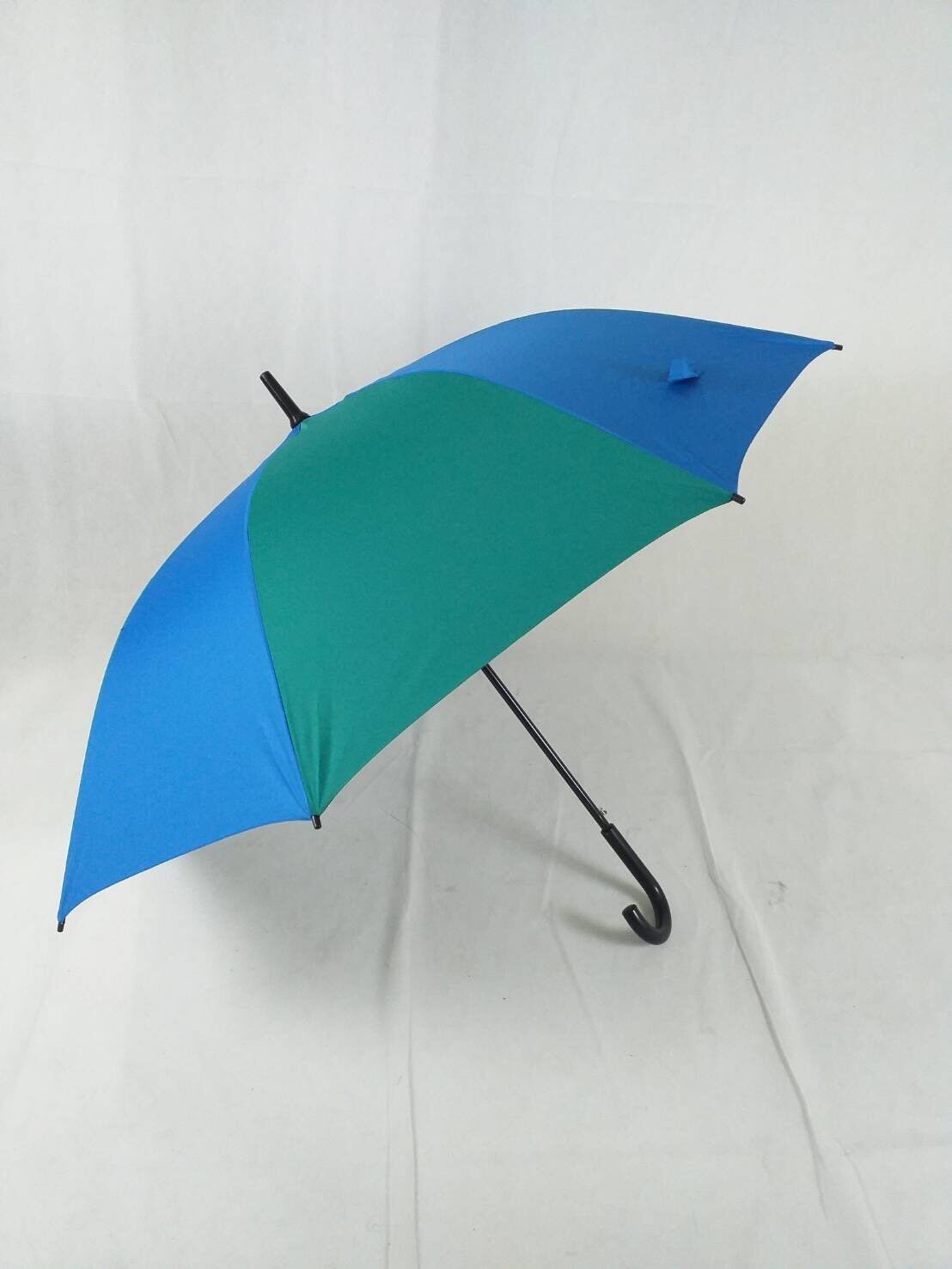 ร่มกอล์ฟ ร่มคันใหญ่ เปิดออโต้ รหัส 28142-7 แกนเหล็กแข็งแรง ผ้าทูโทน ด้ามงอ กันUV ร่มกันแดด กันน้ำ ผลิตในไทย golf umbrella