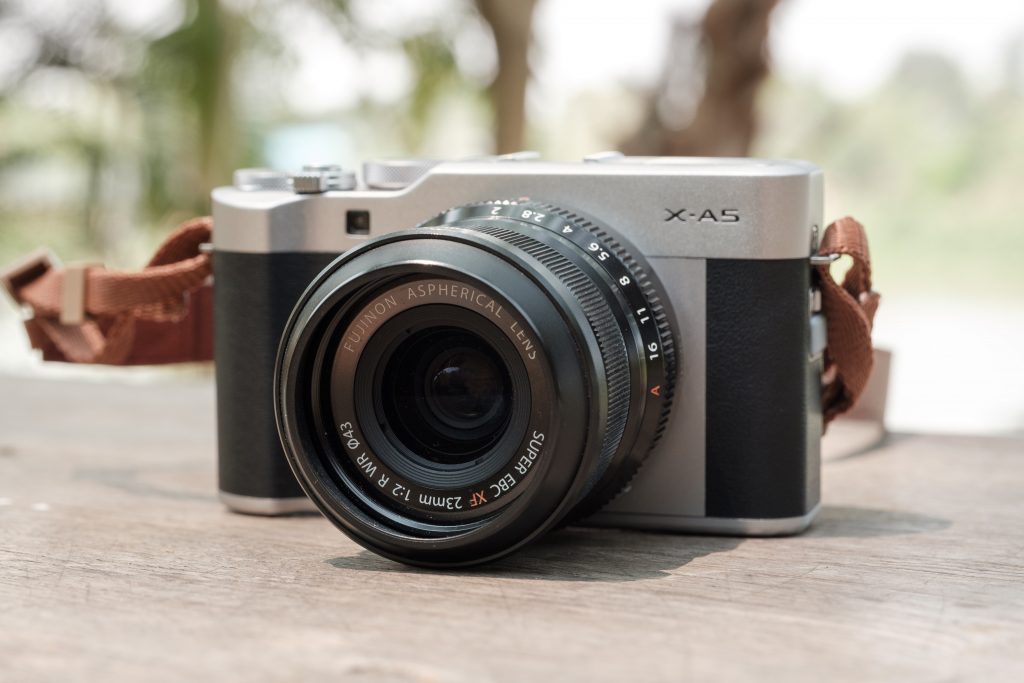FUJIFILM X-A5 กล้องสายเซลฟี่ มีพร้อมทั้งดีไซน์สวย และฟังก์ชั่นการใช้งาน ของแท้ 100% พร้อมของแถมฟรี ราคา 18,990 บาท*ส่งฟรี