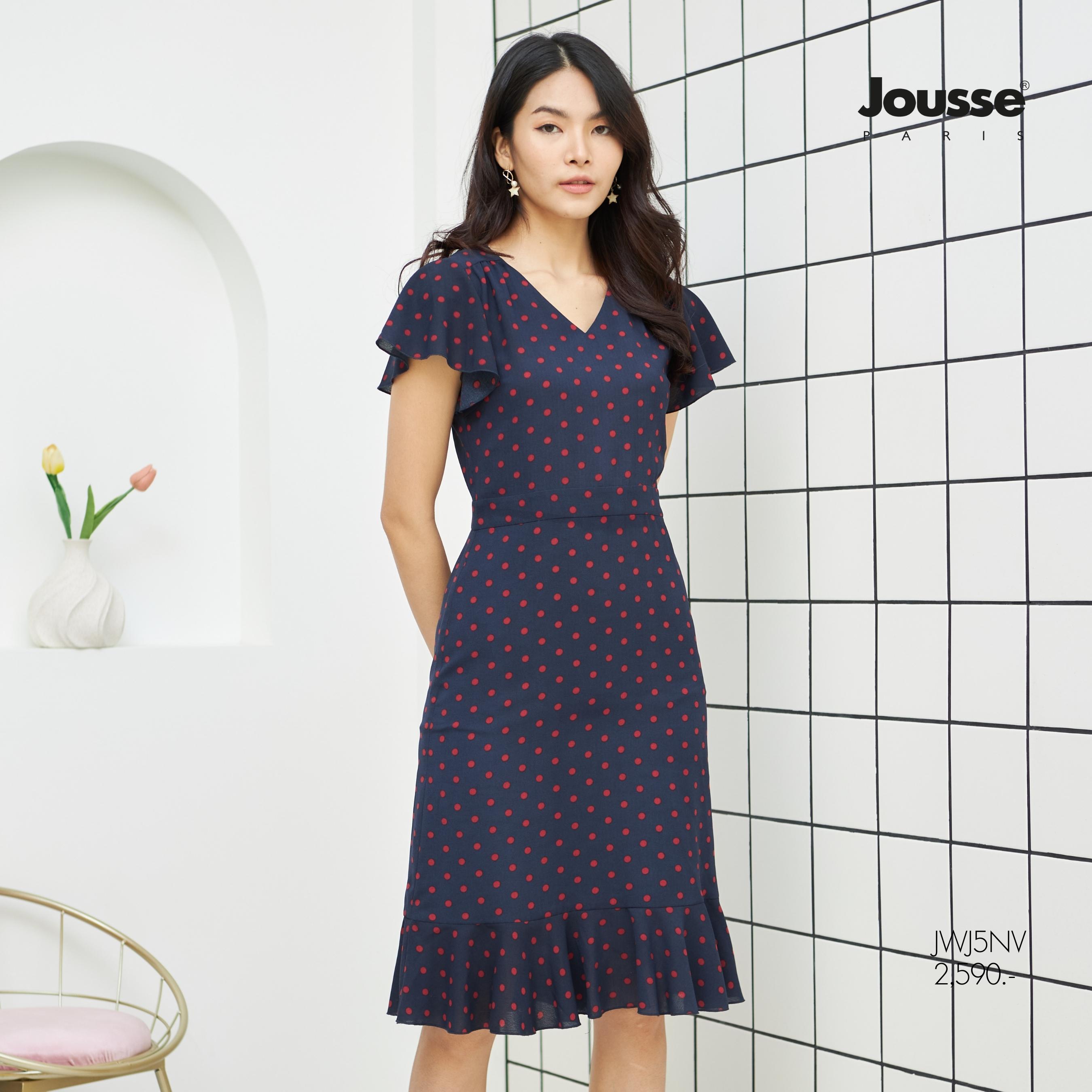 Jousse Dress เดรสพิมพ์ลายจุด คอวี แขนระบายย้วย ท่อนล่างทรงเอแต่งรูด (JWJ5NV) ราคา 2,590 บาท*ส่งฟรี