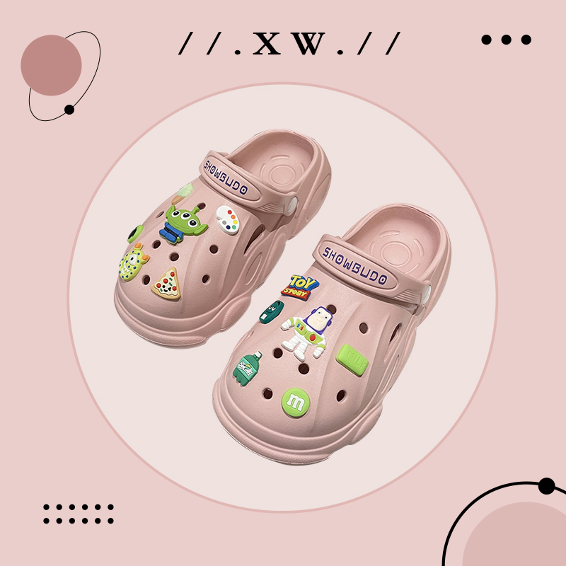 XWshop 🌷มาใหม่แต่ปังสุด รองเท้าหัวโต 🍉แบบสวมรัดส้น สุดฮิต กันลื่น พื้นหนา แถมฟรีตัวติดสุดน่ารัก ⚡️พาไปได้ทุกที่เพราะสวยเก๋ไม่ซ้ำใคร ราคา 107 บาท*ส่งฟรี