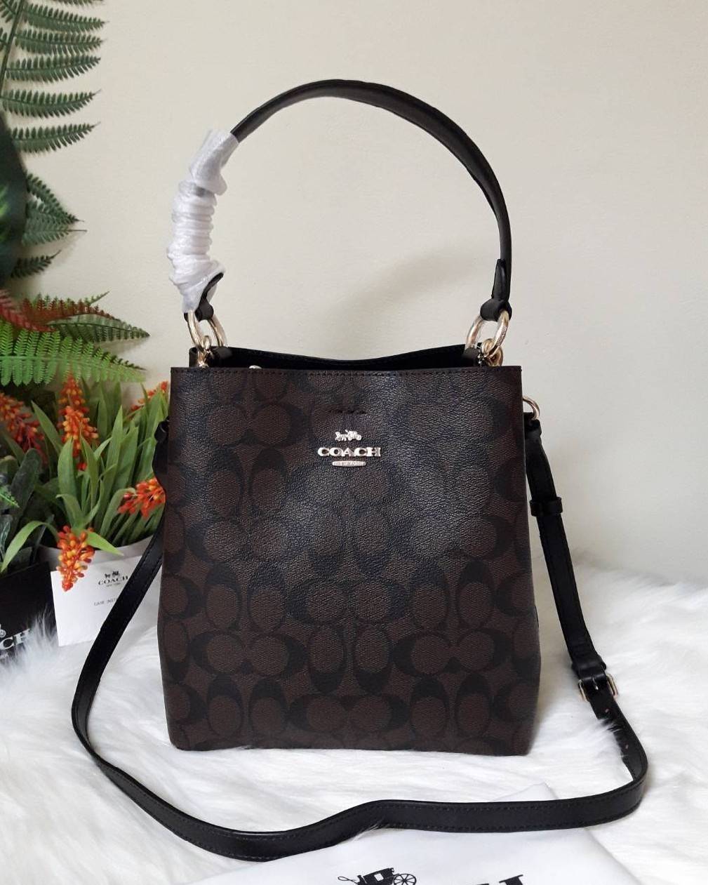 กระเป๋าสะพายของแท้ COACH 91512 Coach TOWN BUCKET BAG IN SIGNATURE CANVAS ราคา 6,990 บาท*ส่งฟรี