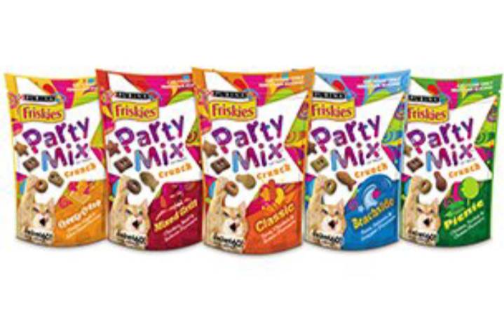 Friskies Party Mix Crunch ขนมแมวปาร์ตี้มิกซ์