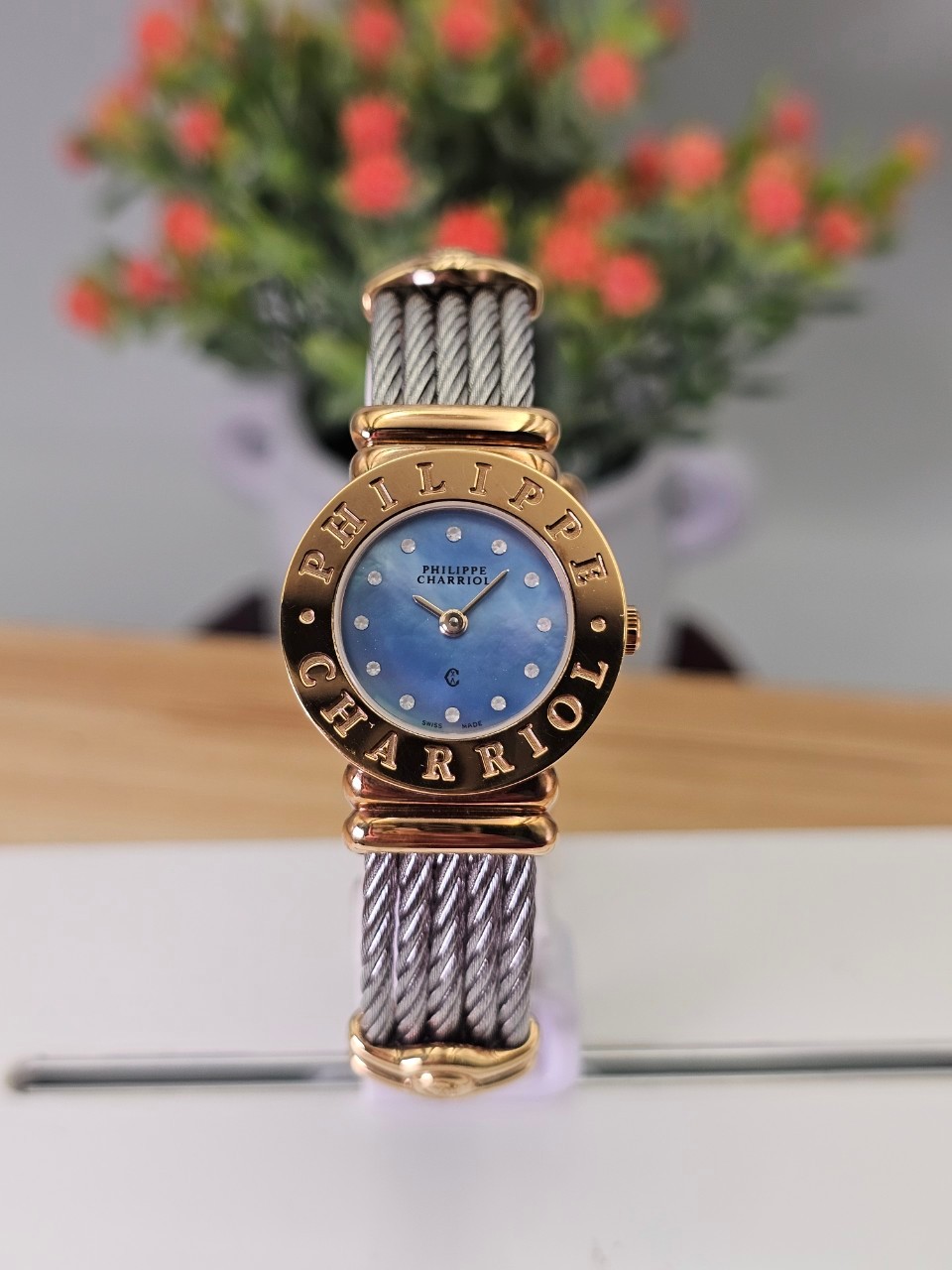 CHARRIOL swiss made นาฬิกาข้อมือผู้หญิง 2K หน้ามุกแท้ฟ้า ทรงกำไรสลิง ราคา 73,100 บาท*ส่งฟรี