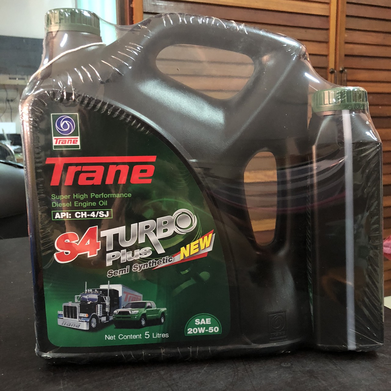 น้ำมันเครื่องเทรน S4 Turbo Plus Trane SAE 20W50 ขนาด 5 ลิตร แถมฟรี 1 ลิตร น้ำมันเครื่องยนต์ดีเซลและเบนซินกึ่งสังเคราะห์เกรดรวม