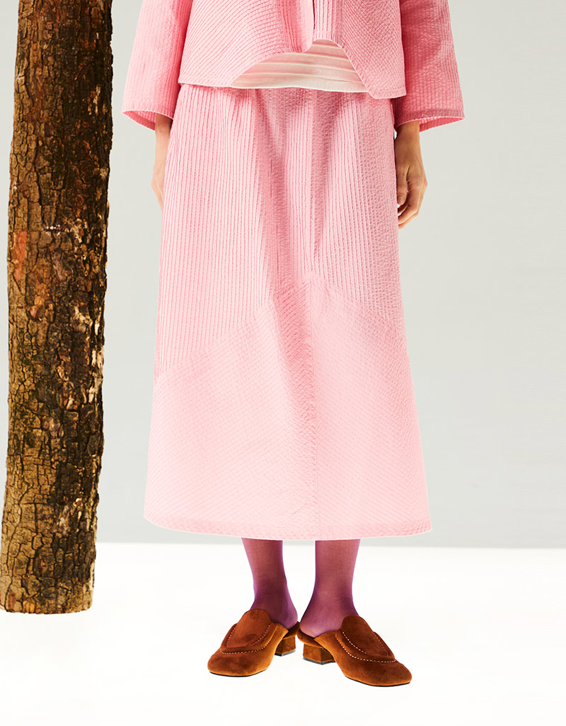 Yaccomaricard Ss25 Lady Lawn Skirt, Knee-Length Skirt. Diagonal Scale Detailing Sk-1041416 ราคา 4,495 บาท*ส่งฟรี