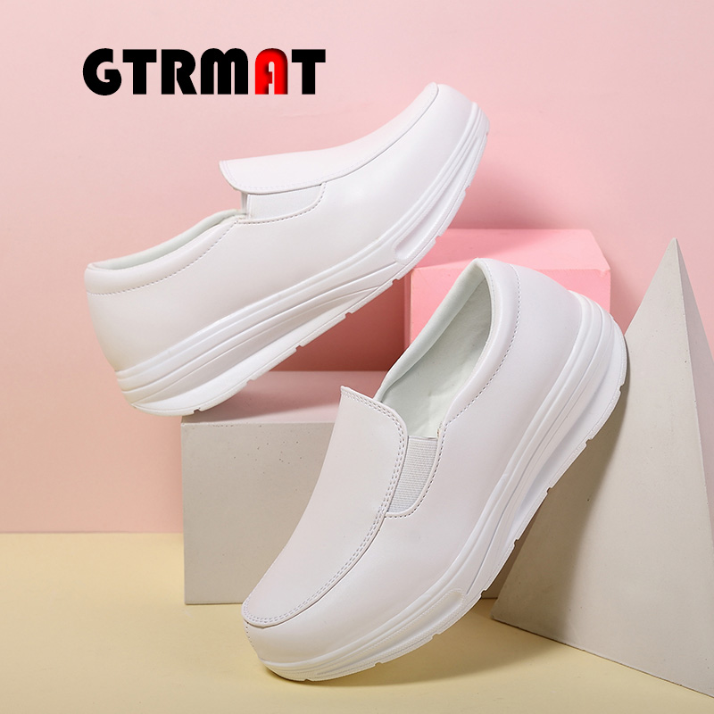 GTRMAT รองเท้าลำลองรองเท้าโยกรองเท้าทำงานรองเท้าพยาบาลหญิงส้นรองเท้าลิ่มสีขาวแพลตฟอร์มหญิงรองเท้าแม่ส้นสูงกึ่ง Casual Shoes Rocking Shoes Work Shoes Female Nurse Shoes White Wedge Heels Platform Shoes Female Semi-high Heeled Mom Shoes