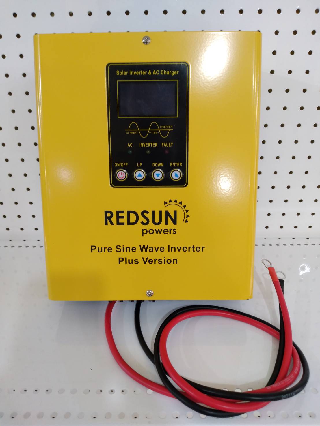 Redsunpowers 1200W หม้อแปลงเทอรอยด์ไฮบริดอินเวอร์เตอร์ Plus Version DC 24V เป็น AC 220V Pure Sine Wave 1200W Hybrid Solar Inverter with PWM 30A Control Charger and AC Battery Charger