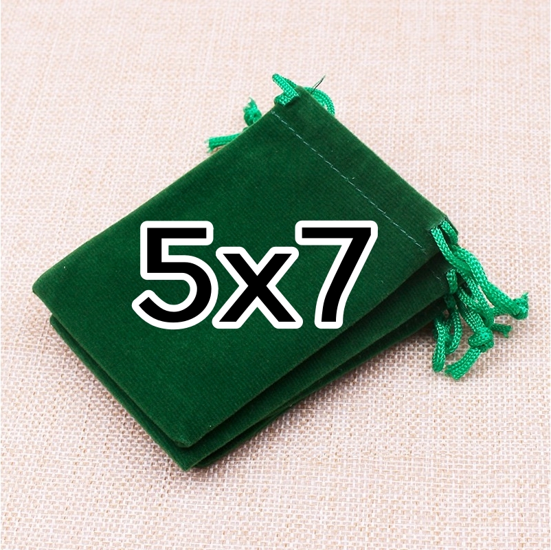 ถุงกำมะหยี่ สีเขียว 1ใบ มีหลายไซส์ (5x7-9x7-8x10-10x12-10x15 ซม.)