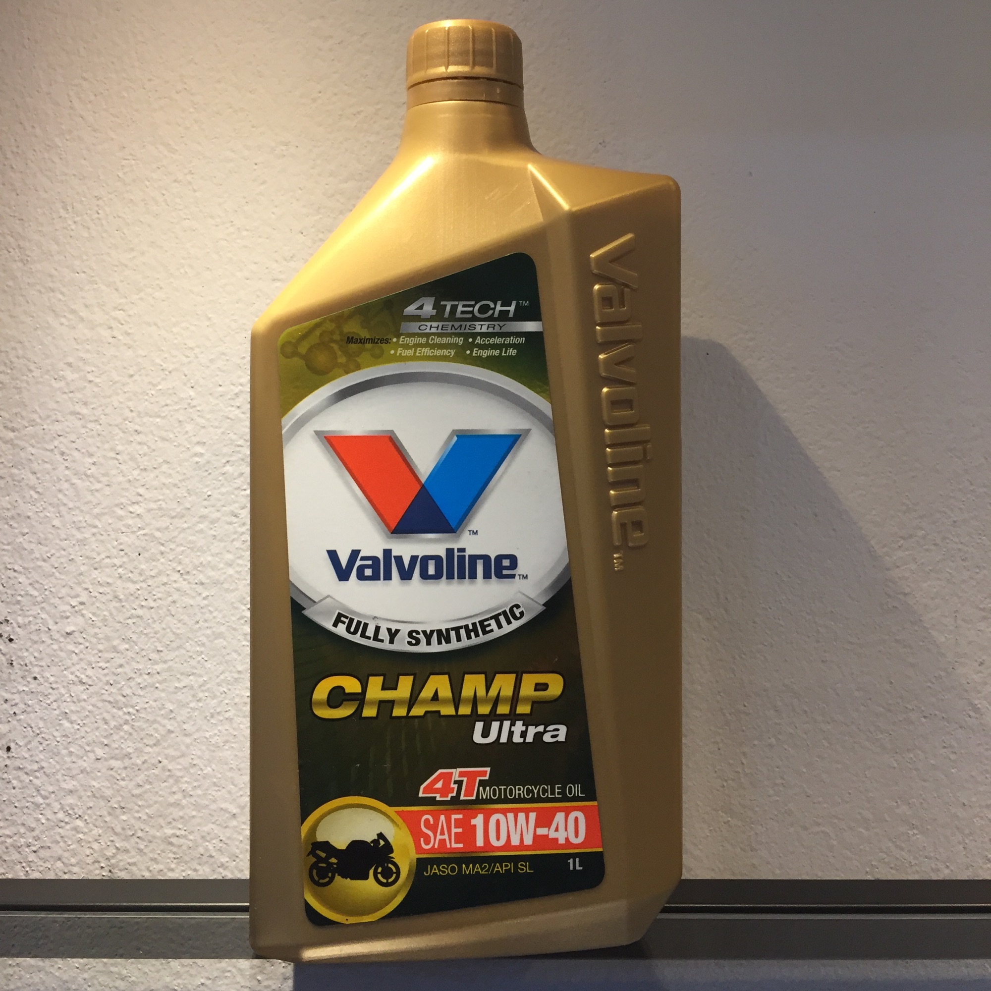 นำ้มันเครื่อง Valvoline CHAMP ULTRA 4T 10W-40