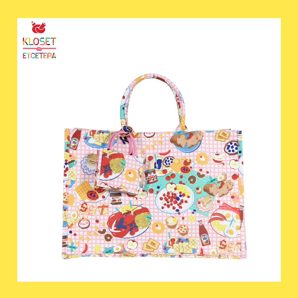 Kloset & Etcetera Garden Party Faroe Bag กระเป๋าถือพิมพ์ลาย ทรงสี่เหลี่ยมขนาดใหญ่ มีกระเป๋าใบเล็กห้อยคู่ใบใหญ่ ราคา 1,652 บาท*ส่งฟรี