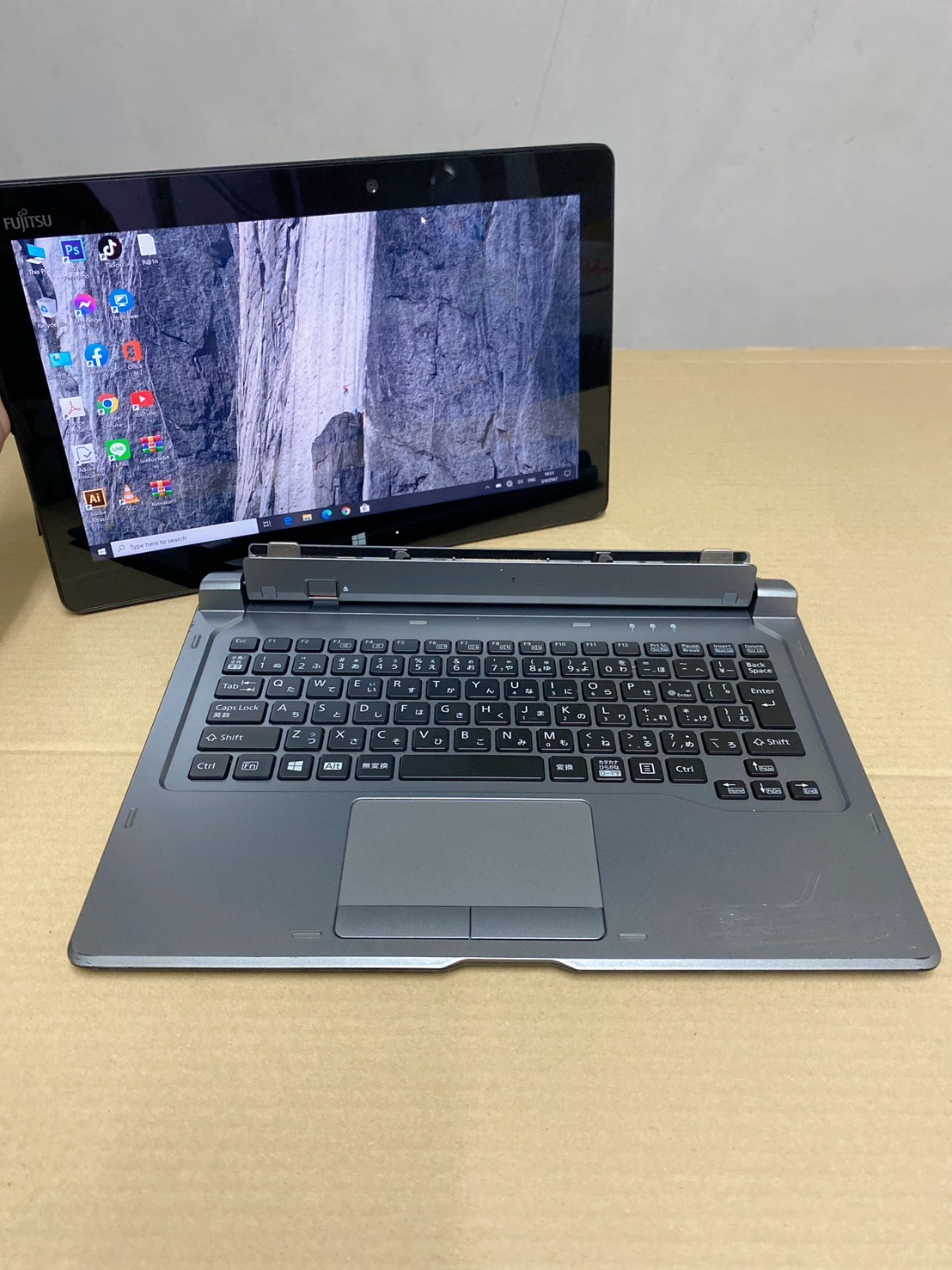 แท็บเล็ต 2in1พร้อมคีย์บร์อด Fujitsu ArrowsTab Q665/M Intel CoreM-5Y31(RAM:8GB/SSD:128GB) ขนาด11.6นิ้ว ราคา 3,990 บาท*ส่งฟรี