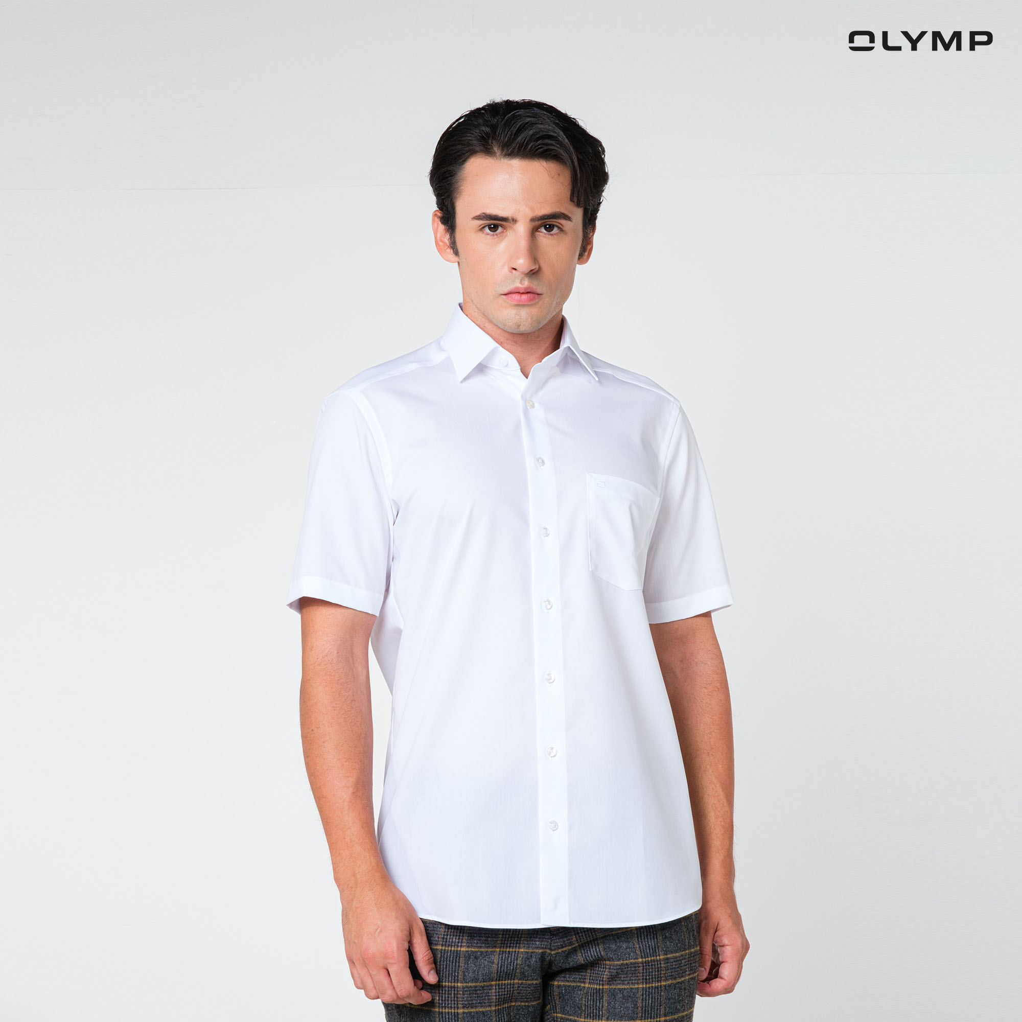 OLYMP LUXOR Shirt เสื้อเชิ้ตชาย แขนสั้น สีขาว ผ้าเรียบ ทรงหลวม ใส่สบาย รีดง่าย Y24NOS ราคา 1,090 บาท*ส่งฟรี