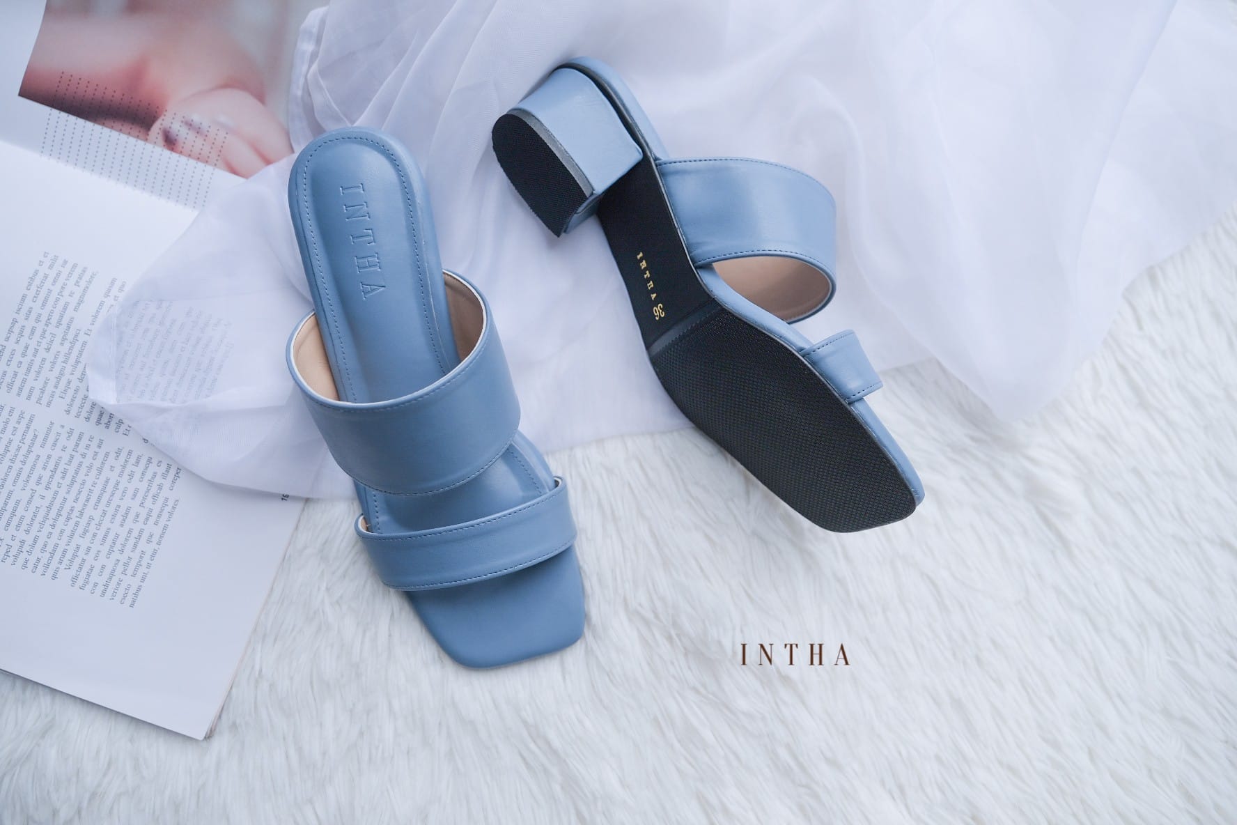 รองเท้า Special fluffy รุ่น INT001 #Blue ราคา 890 บาท*ส่งฟรี