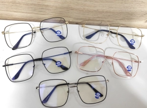 ภาพหน้าปกสินค้าแว่นตาแฟชั่นกรอบแว่นแว่นตากรองแสงสีฟ้ากรอบแว่นกรองแสง ซึ่งคุณอาจชอบสินค้านี้