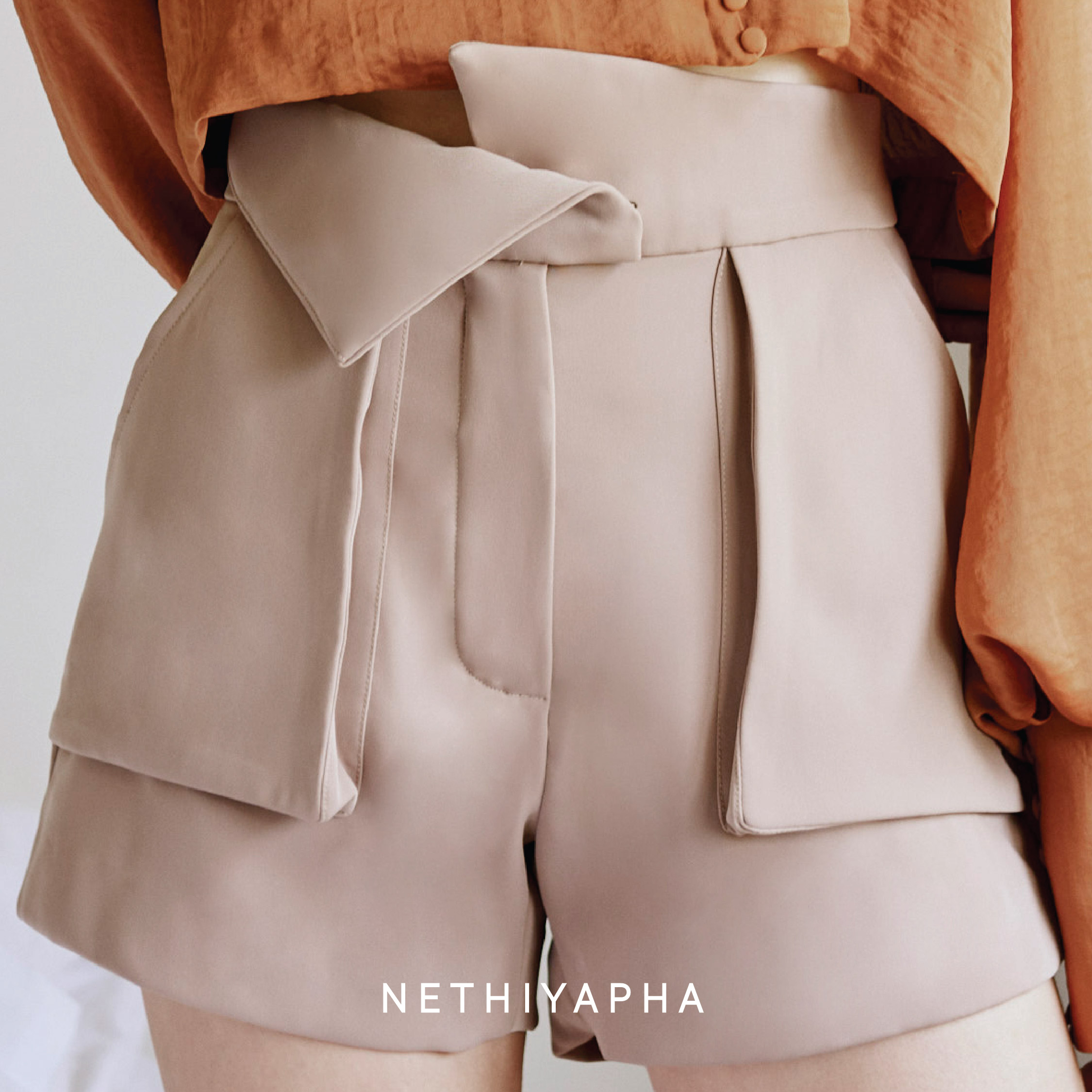 NETHIYAPHA - Boy Shorts : Sand กางเกงเอวสูงขาสั้น