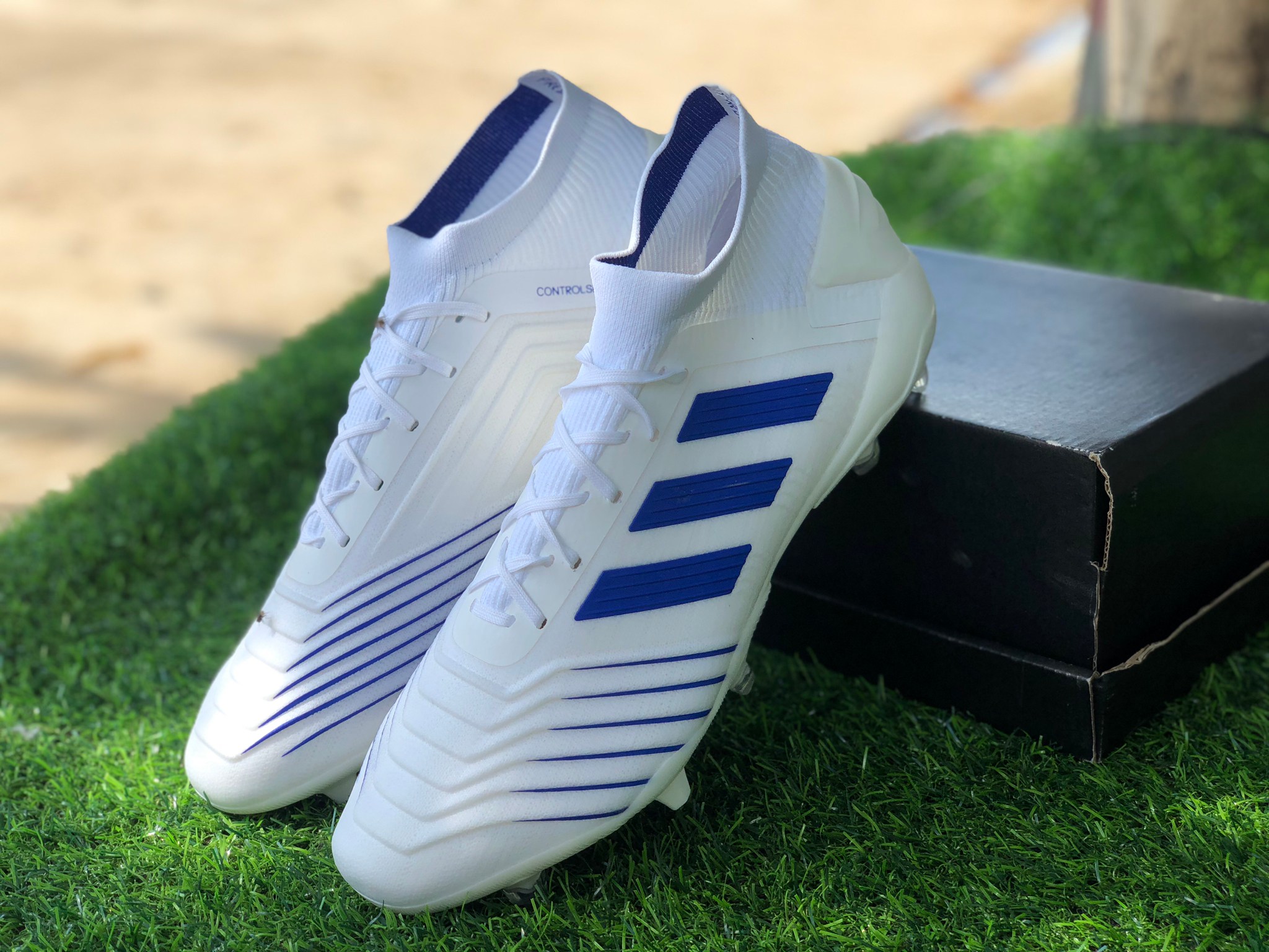 รองเท้าสตั๊ด รองเท้าฟูตบอล Adidas_ Predator