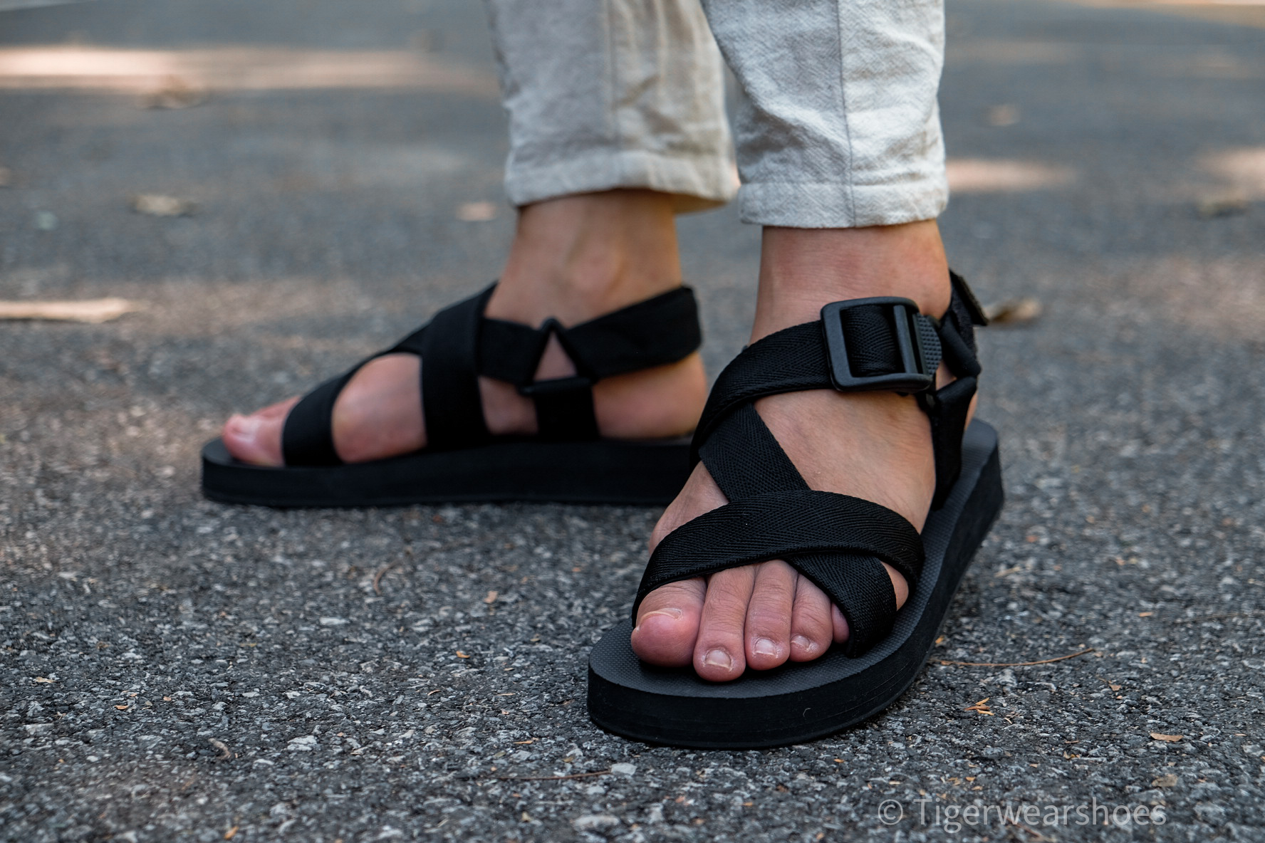 ? รองเท้ารัดส้น ? แบบไขว้ รองเท้าแตะ ใส่สบาย สไตล์ญี่ปุ่น รองเท้าแตะผู้หญิง ผู้ชาย ใส่ได้ทุกวัย ไม่หลุดเทรนด์ size36-44