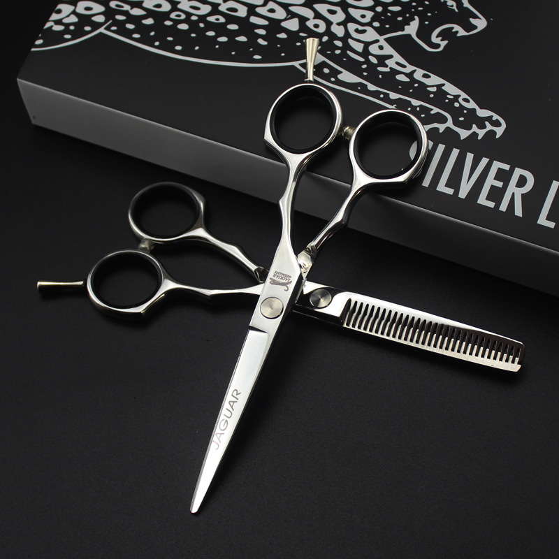 5.5jaguar scissors professional hair cutting กรรไกรตัดผมจากัวร์ 1คู่ สินค้าที่ได้รับ กรรไกรตัด+กรรไกรซอย+กล่อง+ผ้าเช็ด+น้ำมัน+เหรียนปรับกรรไกร