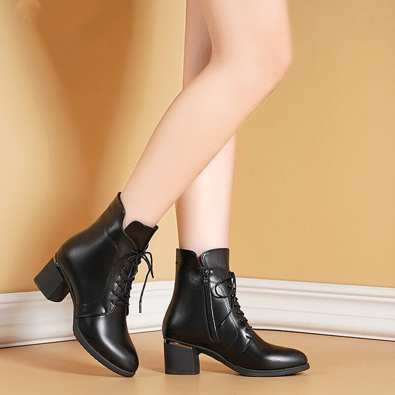 รองเท้าบูทมาร์ตินสำหรับผู้หญิง 2021 ใหม่รองเท้าส้นสูงส้นหนารองเท้าบูทหุ้มข้อหนา รองเท้าบูทกันน้ำ
