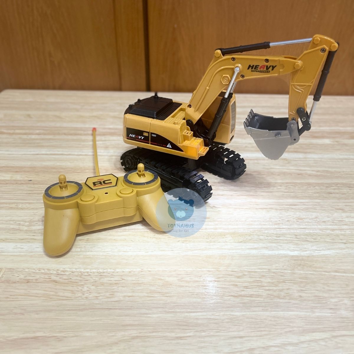 ของเล่น รถแมคโครบังคับ 1:24 พร้อมถ่านชาร์ท USB บังคับหัวตักได้ ราคา 379 บาท*ส่งฟรี