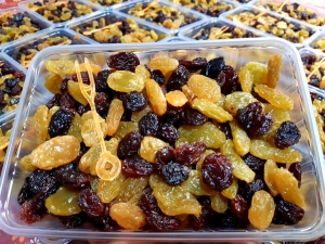 ภาพหน้าปกสินค้าลูกเกดรวม ไซล์เล็ก ขนาด 500 กรัม Mixed raisins, small size 500 g. ที่เกี่ยวข้อง