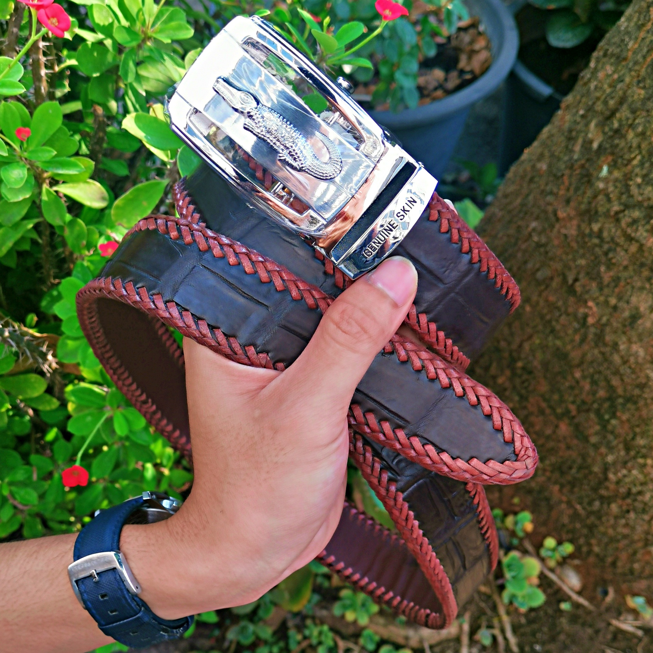 เข็มขัด หัวออโต้ Auto มาพร้อมกับหนังสายเข็มขัดหนังจระเข้แท้ ราคา 2,400 บาท*ส่งฟรี