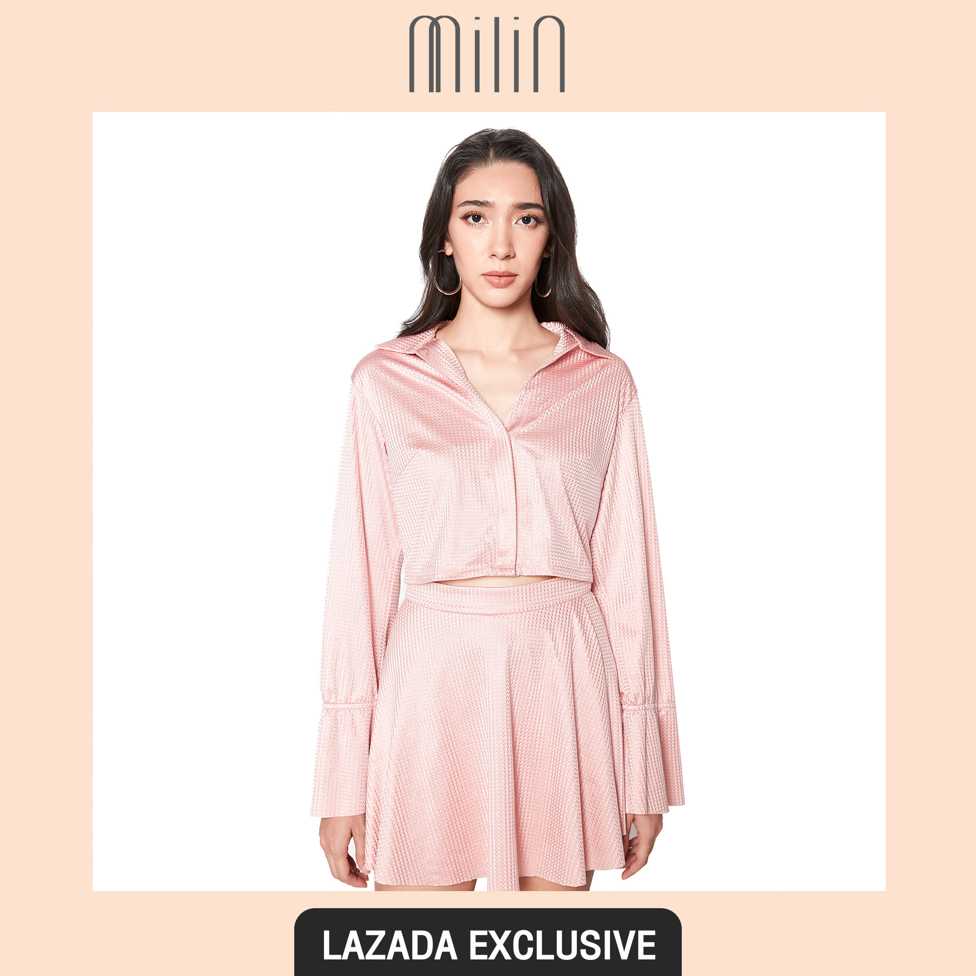 [EXCLUSIVE] [MILIN] Loose fit bell cuff long sleeve crop top เสื้อเชิ้ต ทรงครอป แขนยาว ปลายแขนกระดิ่ง ทรงหลวม Amor Top สีชมพู/ สีขาว Pink/ White ราคา 952 บาท*ส่งฟรี