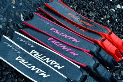 Carbon Fiber Fins (Blades) MANTRA (Foot ?pocket Black? and White) Carbon Fiber Fins (Blades) MANTRA (Foot ?pocket Black? and White)