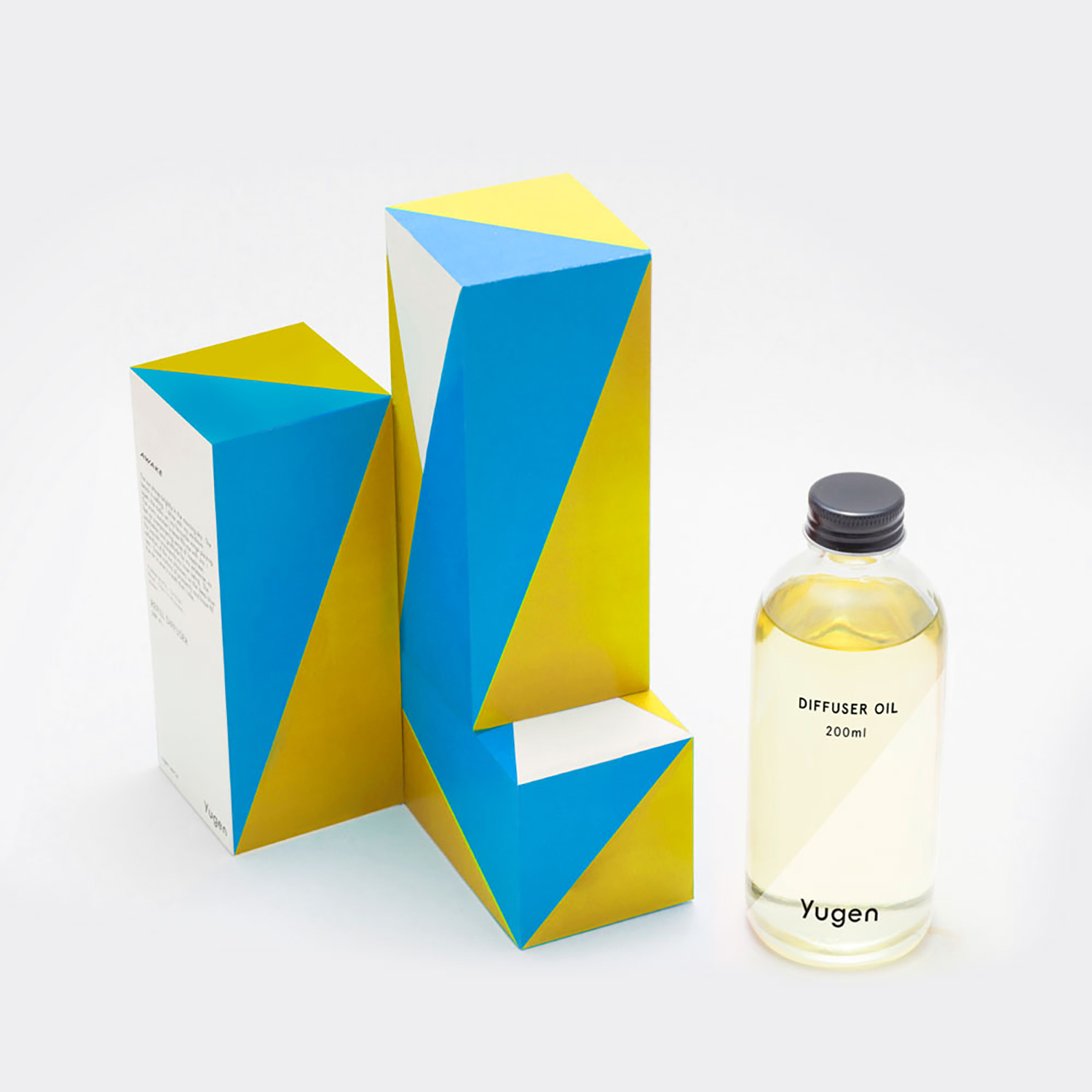 Yugen ผลิตภัณฑ์กระจายกลิ่นหอมแบบรีฟิล กลิ่นอะเวค (Yugen - Diffuser oil 200 ml / Scent : AWAKE) ราคา 2,350 บาท*ส่งฟรี