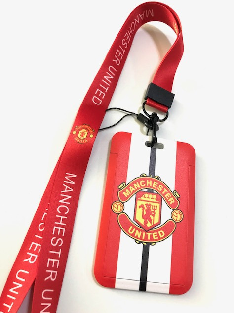 MAN UNITED  MAN U ที่ใส่บัตร  ซองใส่บัตร ที่ใส่บัตร พร้อมสายคล้องคอ(2cm) ลาย  MAN UNITED   RED    แมนยู  แดง     สำหรับบัตร 5.5x8.5cm (body 7x11cm) สวยงาม น่าใช้งาน NOEYNEST