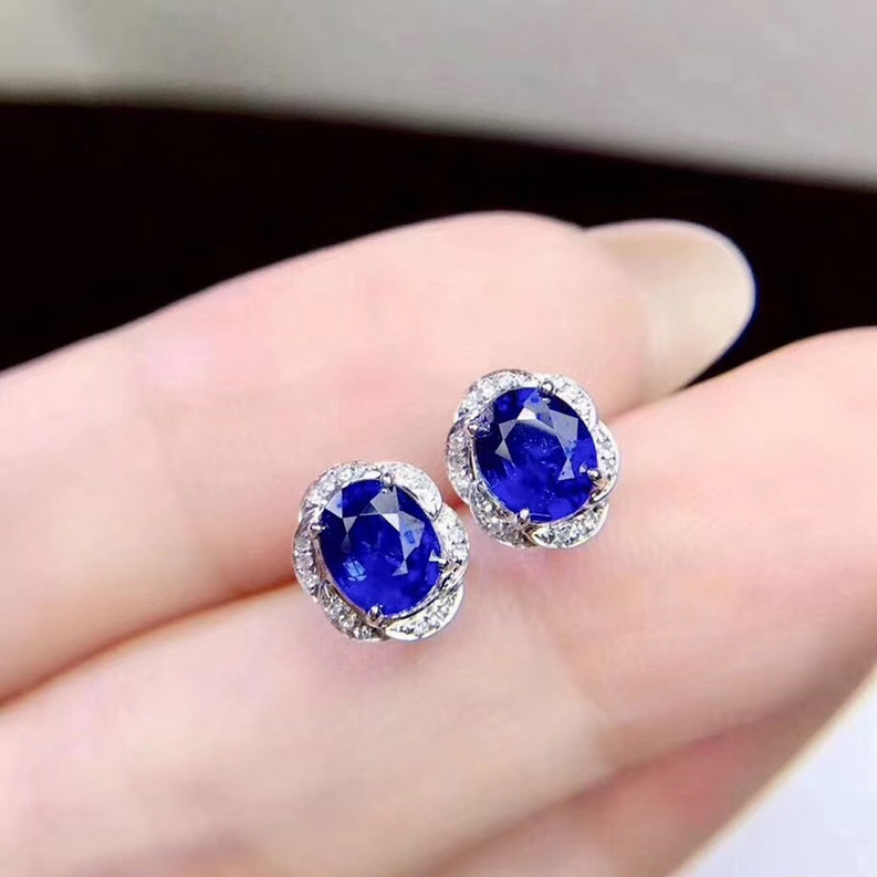 ต่างหูเงินแท้ชุบทองคำขาวประดับพลอยไพลินแท้สีน้ำเงินกำมะหยี่สวยหรู ราคา 658 บาท*ส่งฟรี