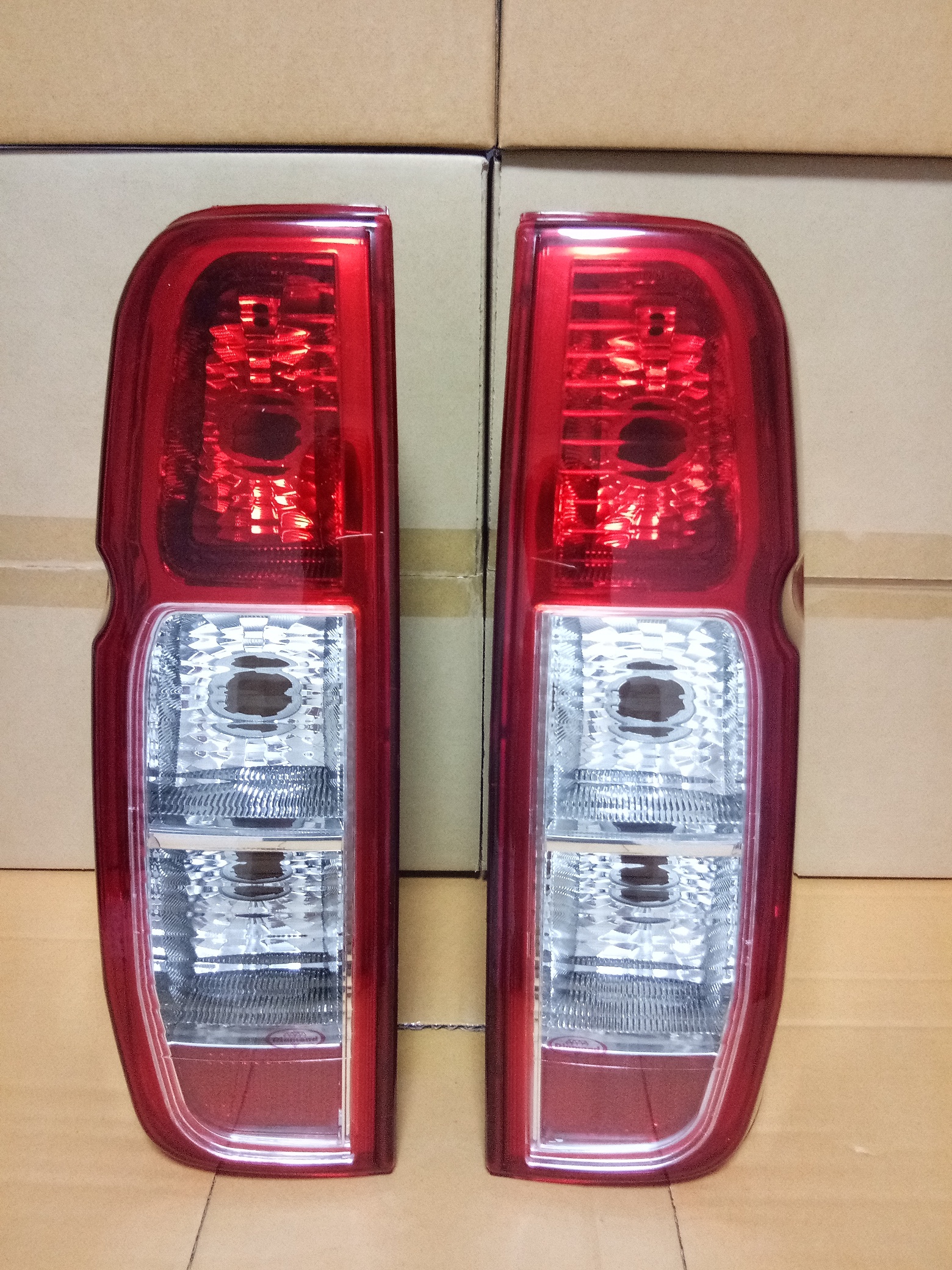 ไฟท้าย นิสสัน นาวาร่า 2007 NAVARA NISSAN ปี 2006 – 2014 * ตราเพชร * ราคา 389 บาท*ส่งฟรี
