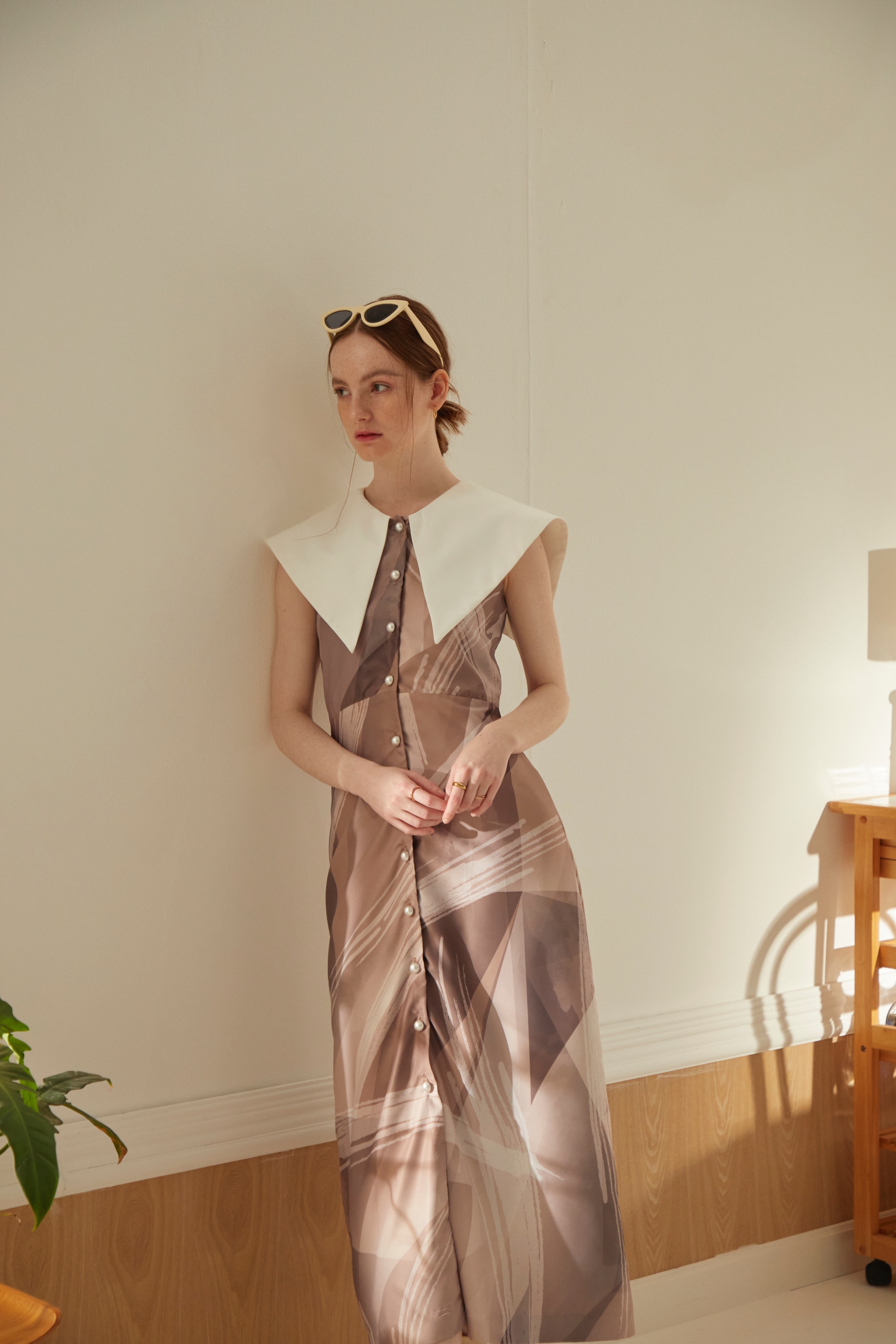 Miracle Midi Dress เดรสผ้าพิมพ์ลายแต่งปกขาว พรีออร์เดอร์ 5-7 วัน ราคา 2,048 บาท*ส่งฟรี