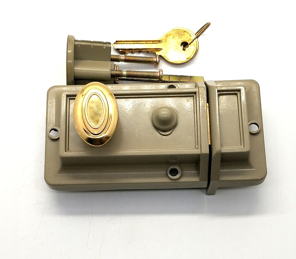 กุญแจกลอน 9005 (ใช้กับประตูไม้เท่านั้น) คุณภาพส่งออก ไส้กุญแจทำจากทองเหลือง ระบบ 5 ลูกปืน ให้ระบบล็อคที่แน่นหนา สวยงาม แข้็๋งแรง ทนทาน