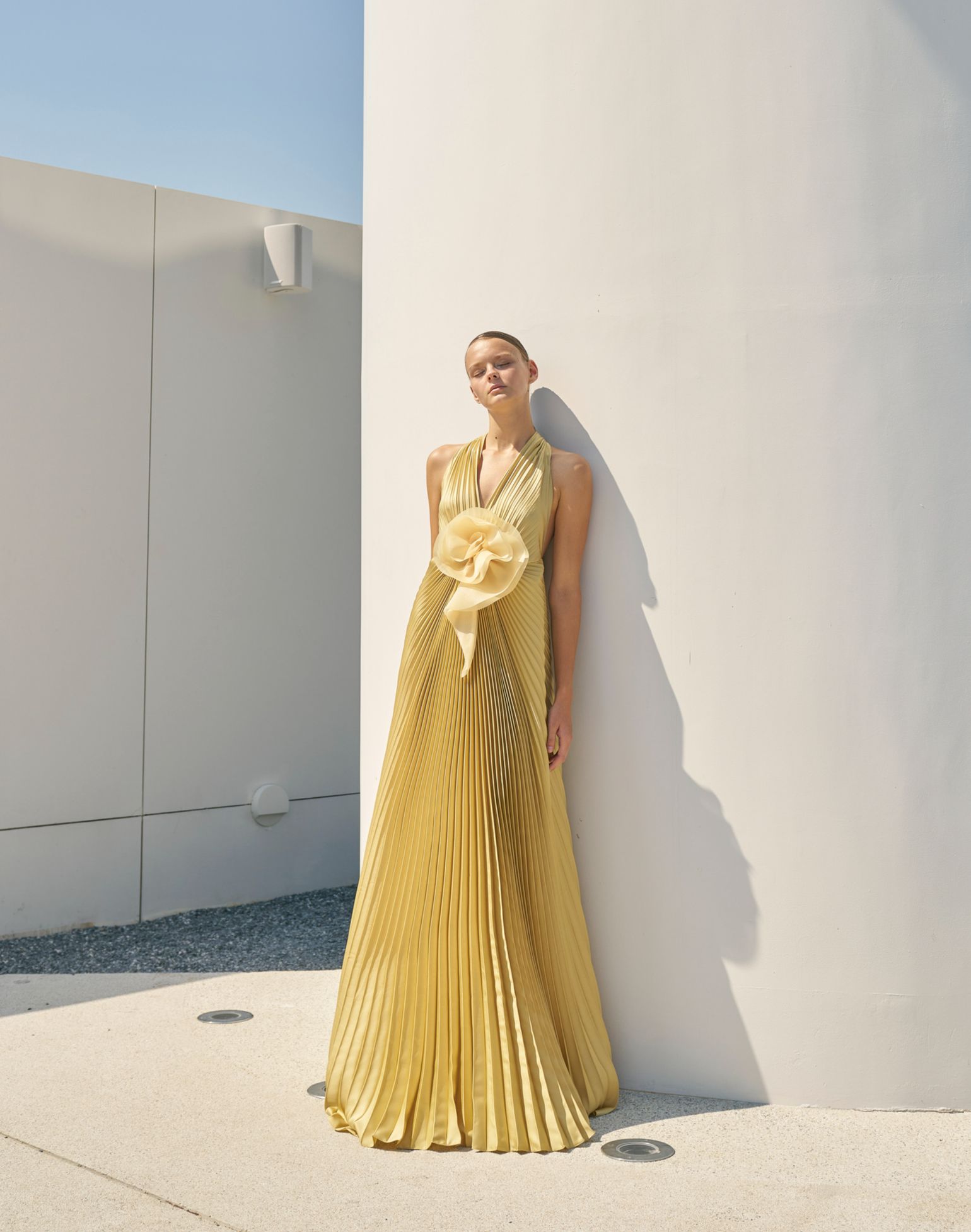 NICHP : Scarlette V neck pleat dress ราคา 6,441 บาท*ส่งฟรี