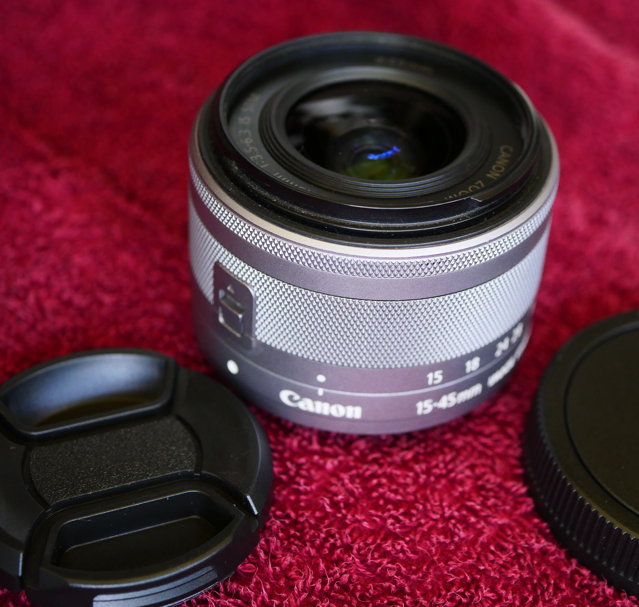 Canon EF-M 15-45mm f3.5-6.3 IS STM Silver Zoom Lens, 24-72mm eq. Compatible with all Canon EOS M cameras, optical Image Stabilizer, Image Stabilization, Ideal for stills or movies from dramatic landscapes and beautiful portraits to fast paced action, used ราคา 2,900 บาท*ส่งฟรี