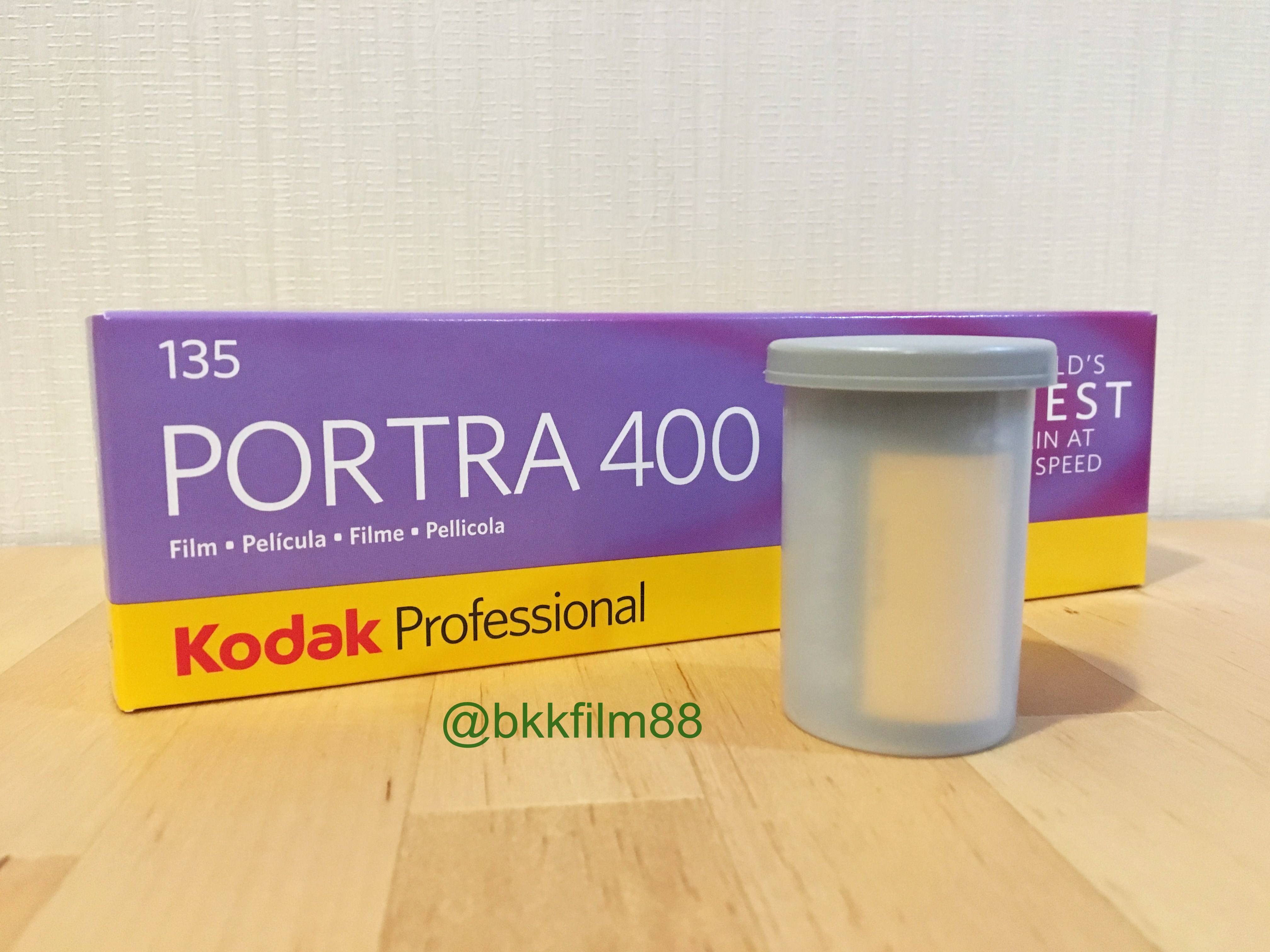 1 roll Kodak Portra 400 Professional 35mm 135-36 Color Negative Film ราคา 780 บาท*ส่งฟรี