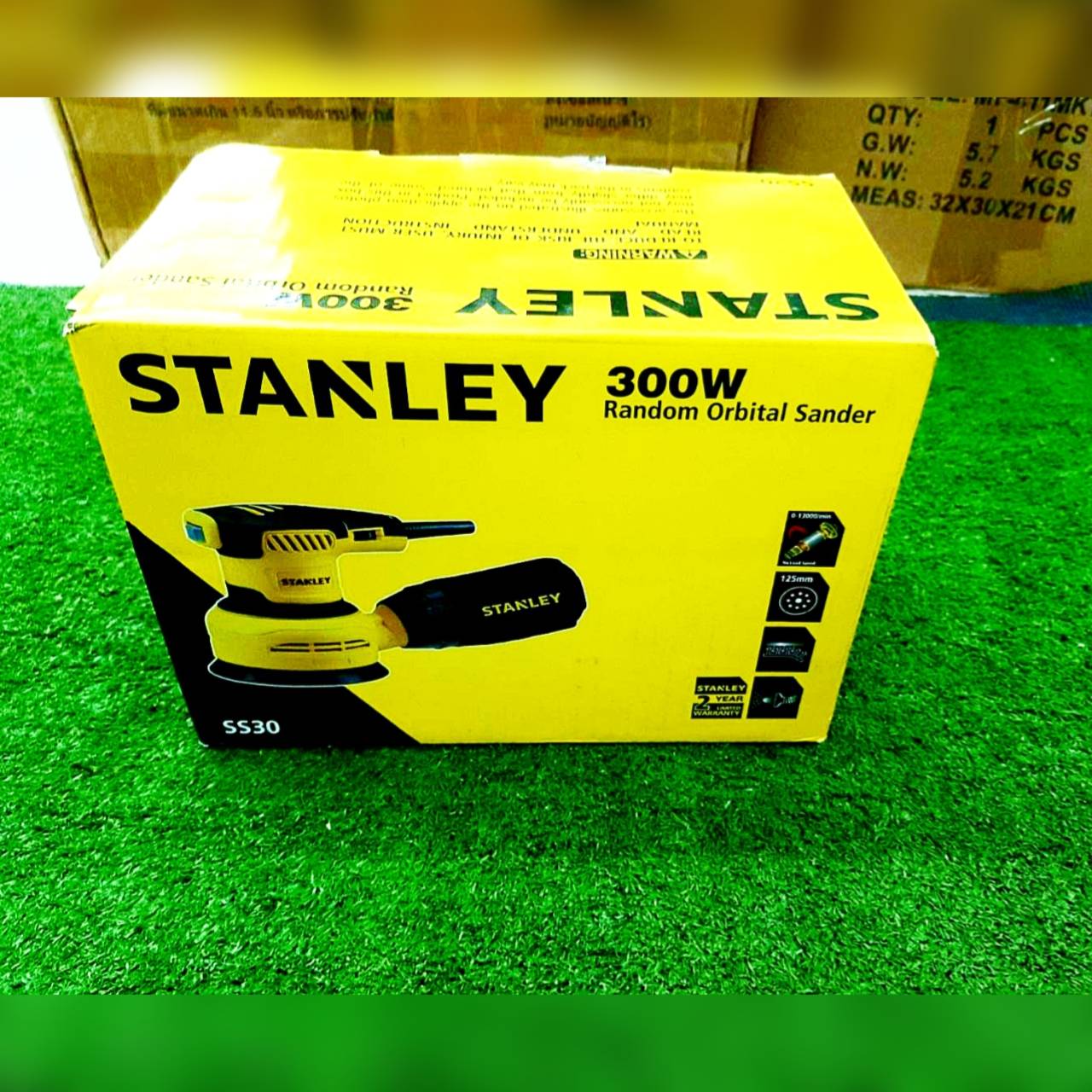 STANLEY เครื่องขัดกระดาษทราย รุ่น SS30 300วัตต์ 5นิ้ว แถมฟรีใบขัด1ใบ (แบบกลมสั่นและหมุน) ปรับรอบได้ เครื่องขัด กระดาษทราย แบบสั่น จัดส่ง FLASH ราคา 3,990 บาท*ส่งฟรี