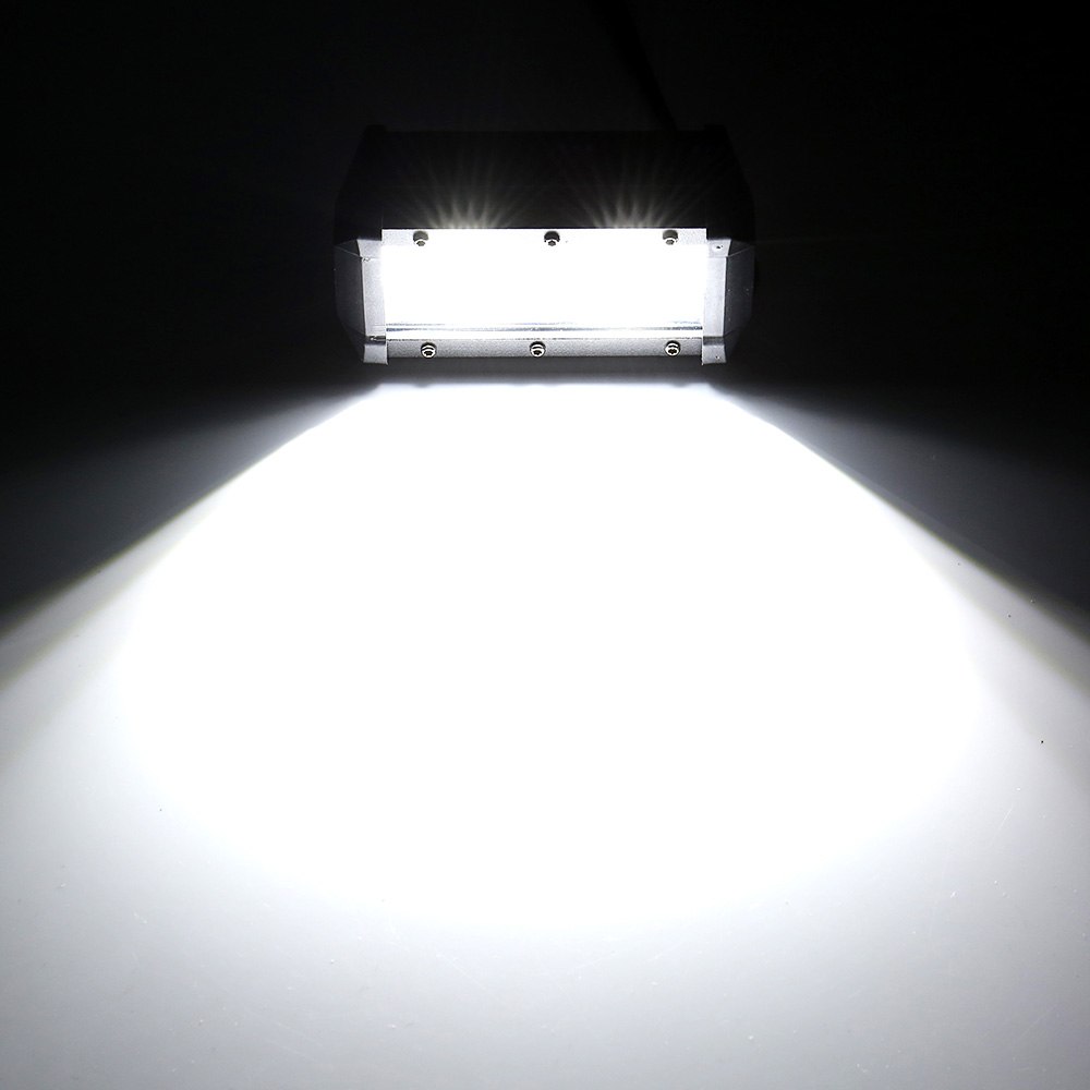 X2 ได้ 2 ชิ้น คุ้มกว่าเยอะ !! ไฟสปอตไลท์รถยนต์ 54W LED Headlight Flood Beam เเสงพุ่งเเละกระจาย สำหรับไฟหน้ารถ ไฟท้ายรถ ไฟช่วยตัดหมอก ไฟรถมอเตอร์ไซค์ อุปกรณ์เเต่งรถ อะไหล่รถยนต์ บิ๊กไบค์ ATV 12V-24V ขนาด 5 นิ้ว เเสงขาว งานพรีเมี่ยม จำนวน 2 ชิ้น