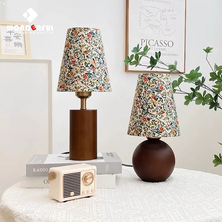 Wonderful Table Lamp Farmhouse Style Floral Pattern Fabric Lamp Cover Bedside Lamp, Three Light Colors, American Style. ราคา 399 บาท*ส่งฟรี