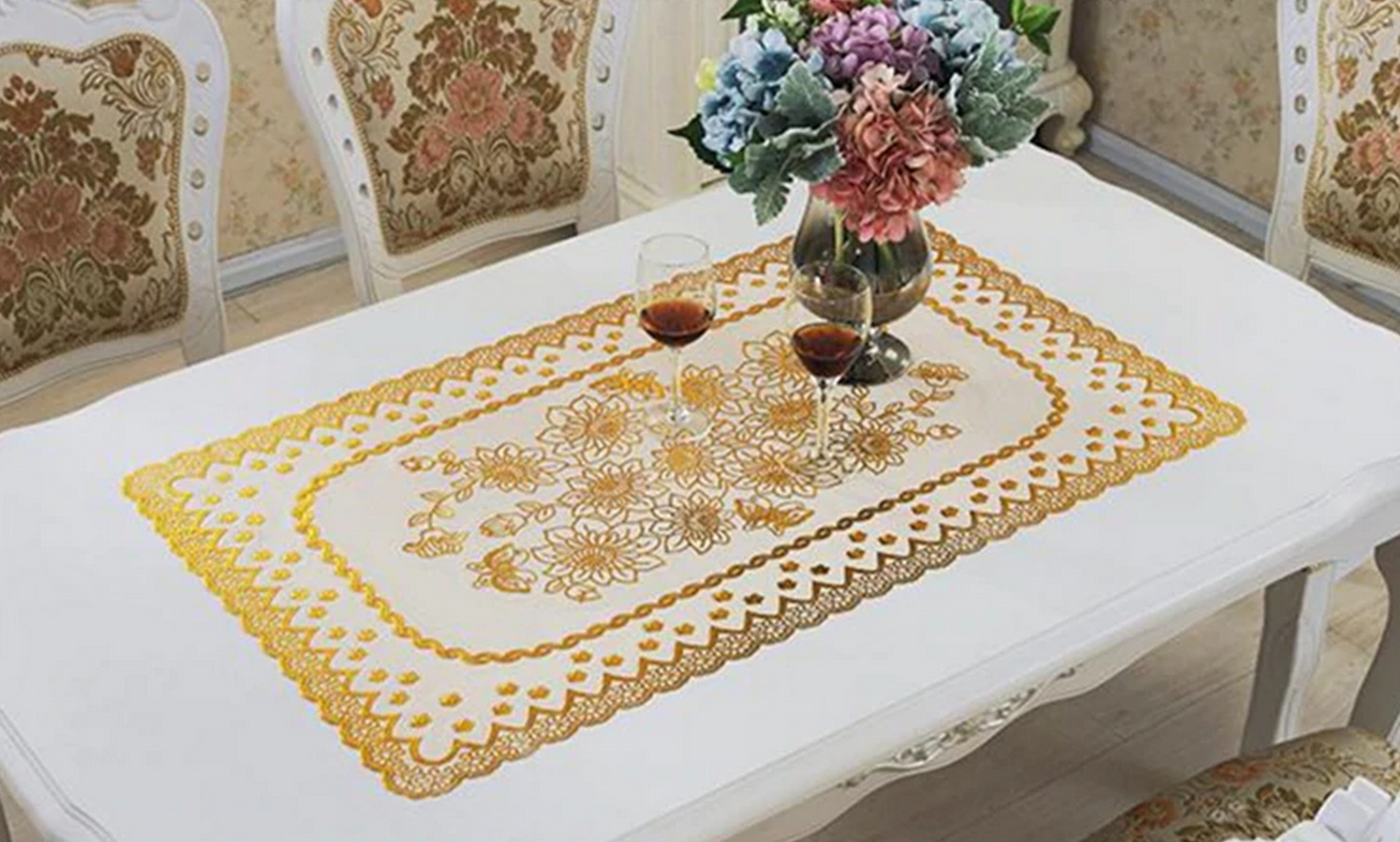 ผ้าปูโต๊ะ สไตล์วินเทจ สีทองลายฉลุ PVC Tablecloth Waterproof